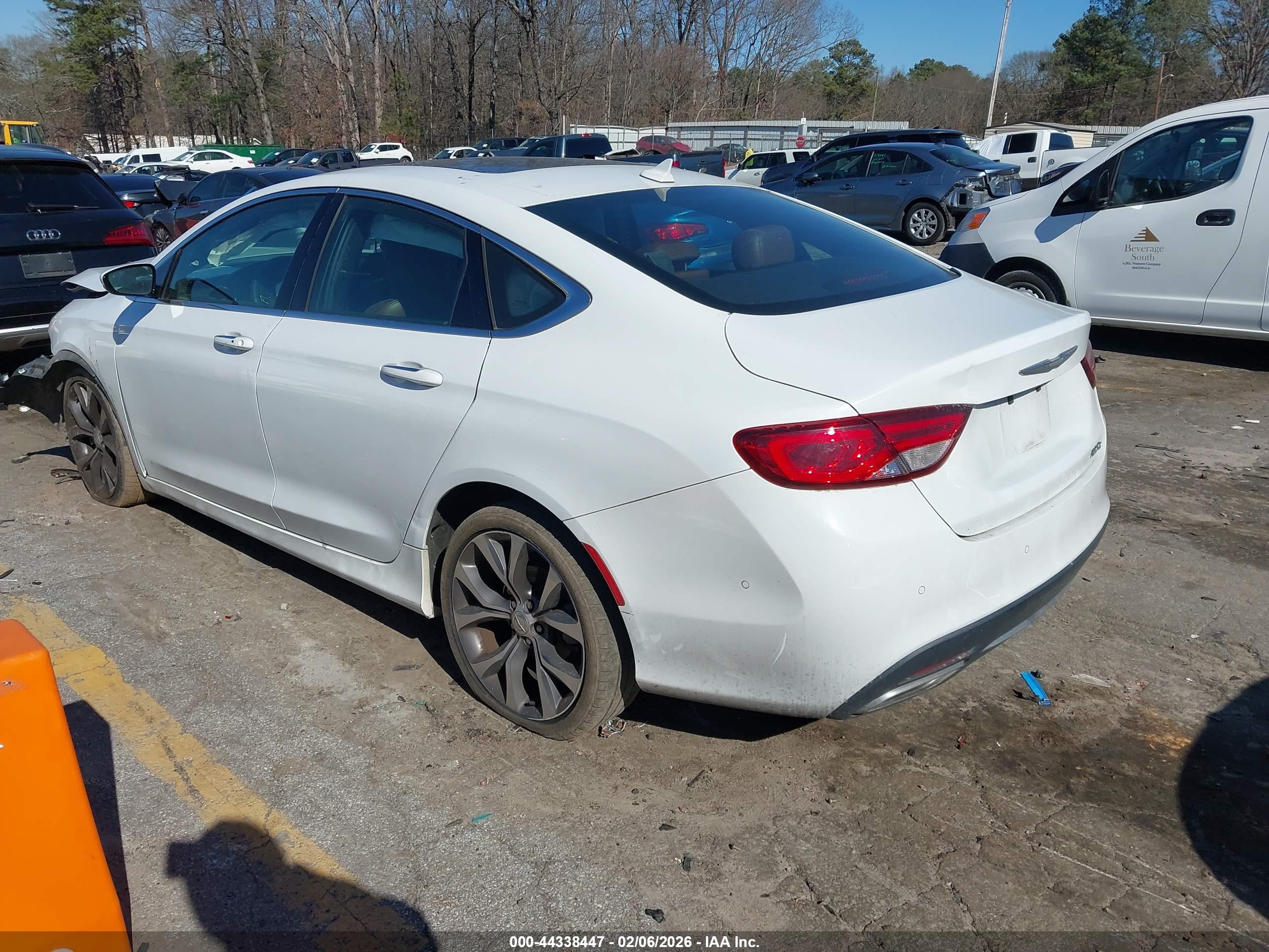 CHRYSLER 200 image 3
