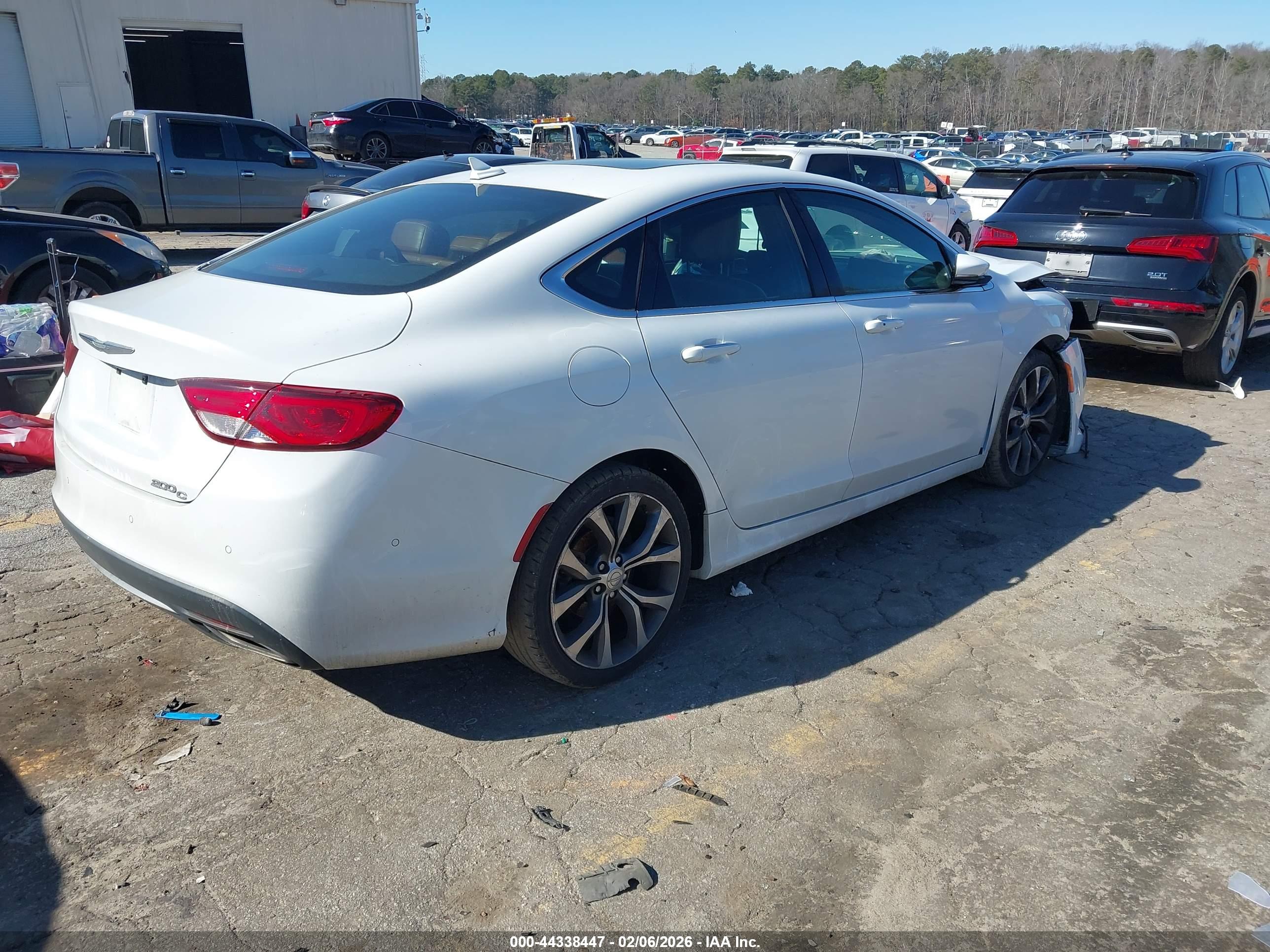 CHRYSLER 200 image 4