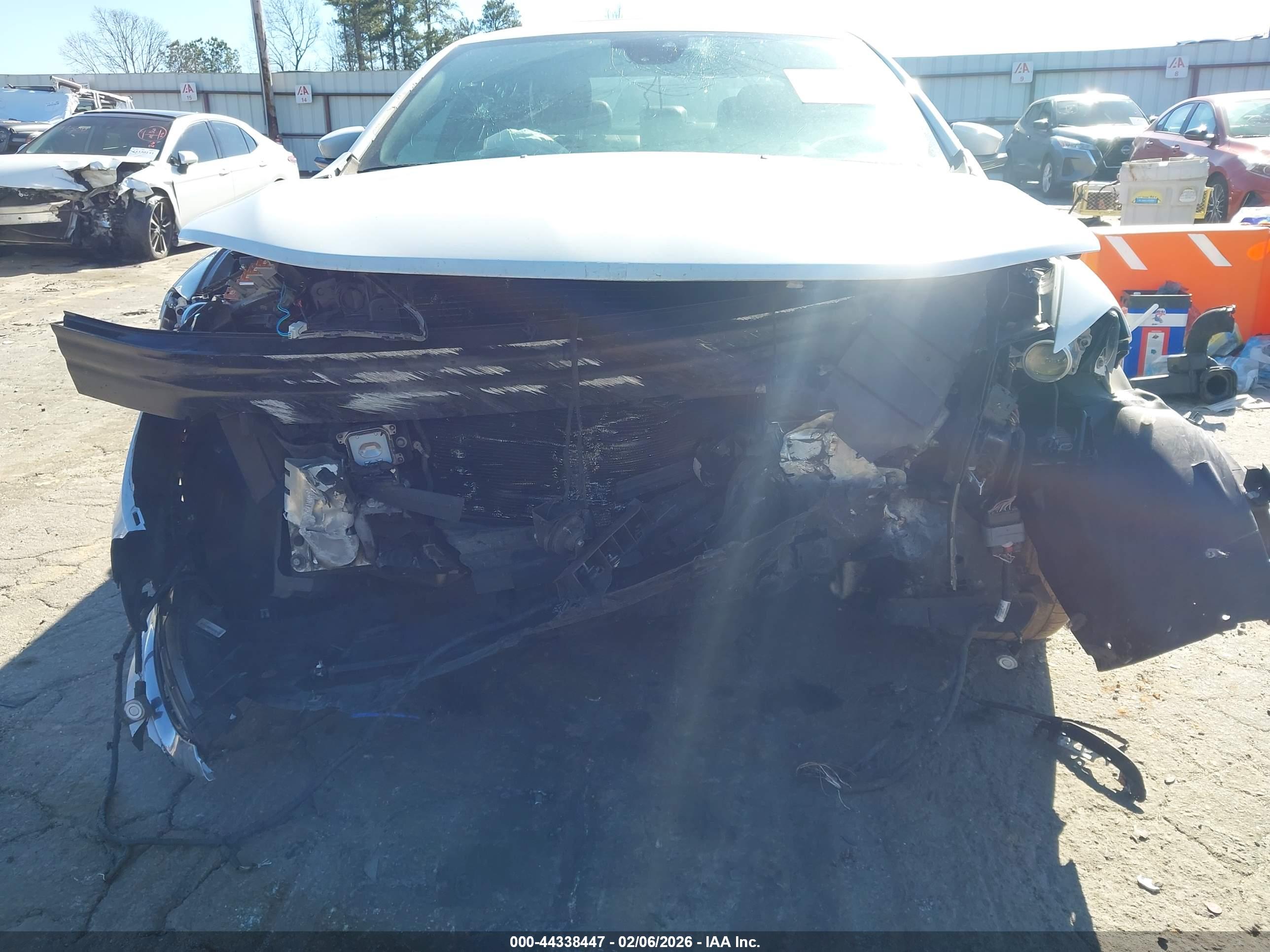 CHRYSLER 200 image 6