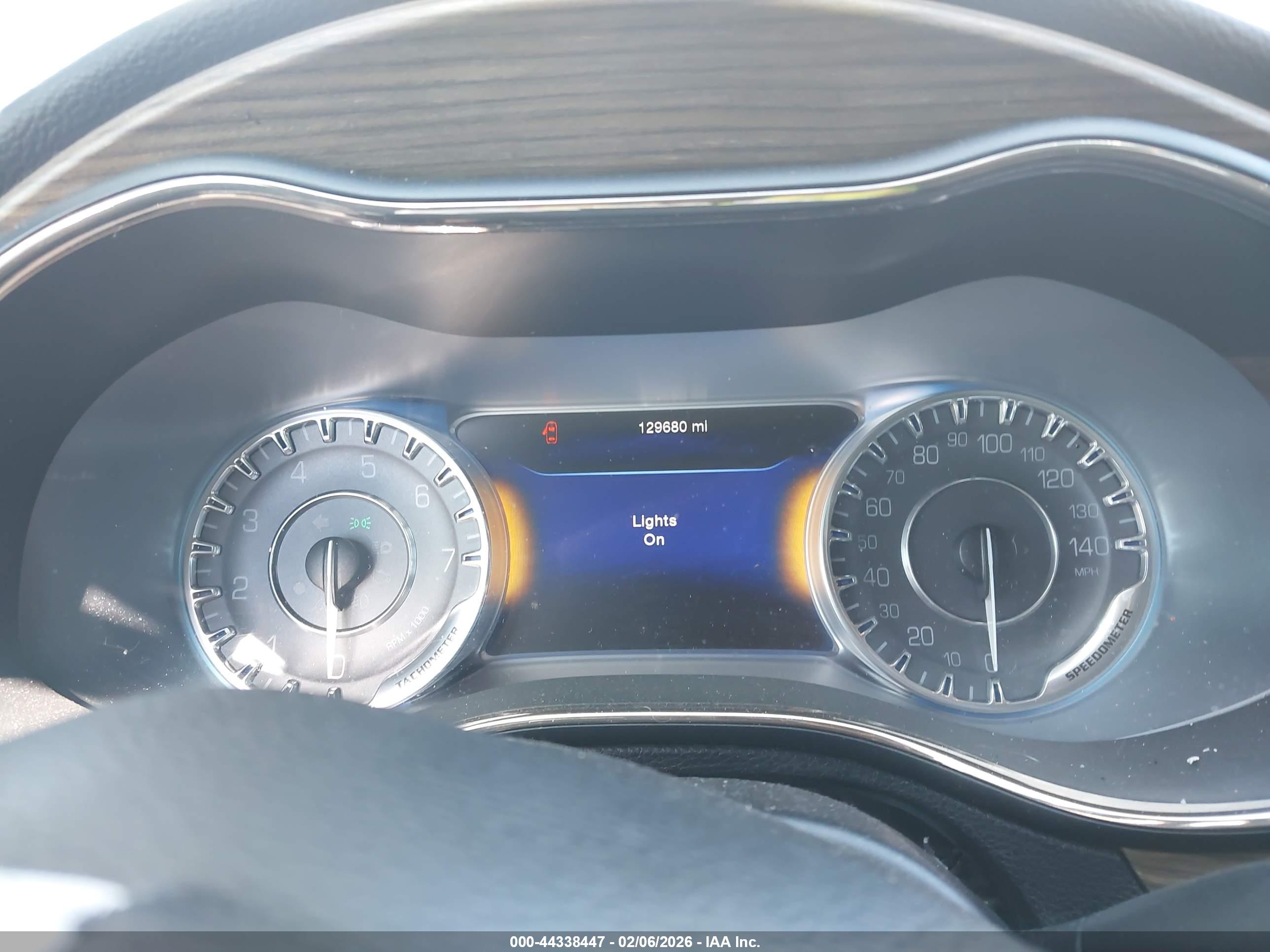CHRYSLER 200 image 7