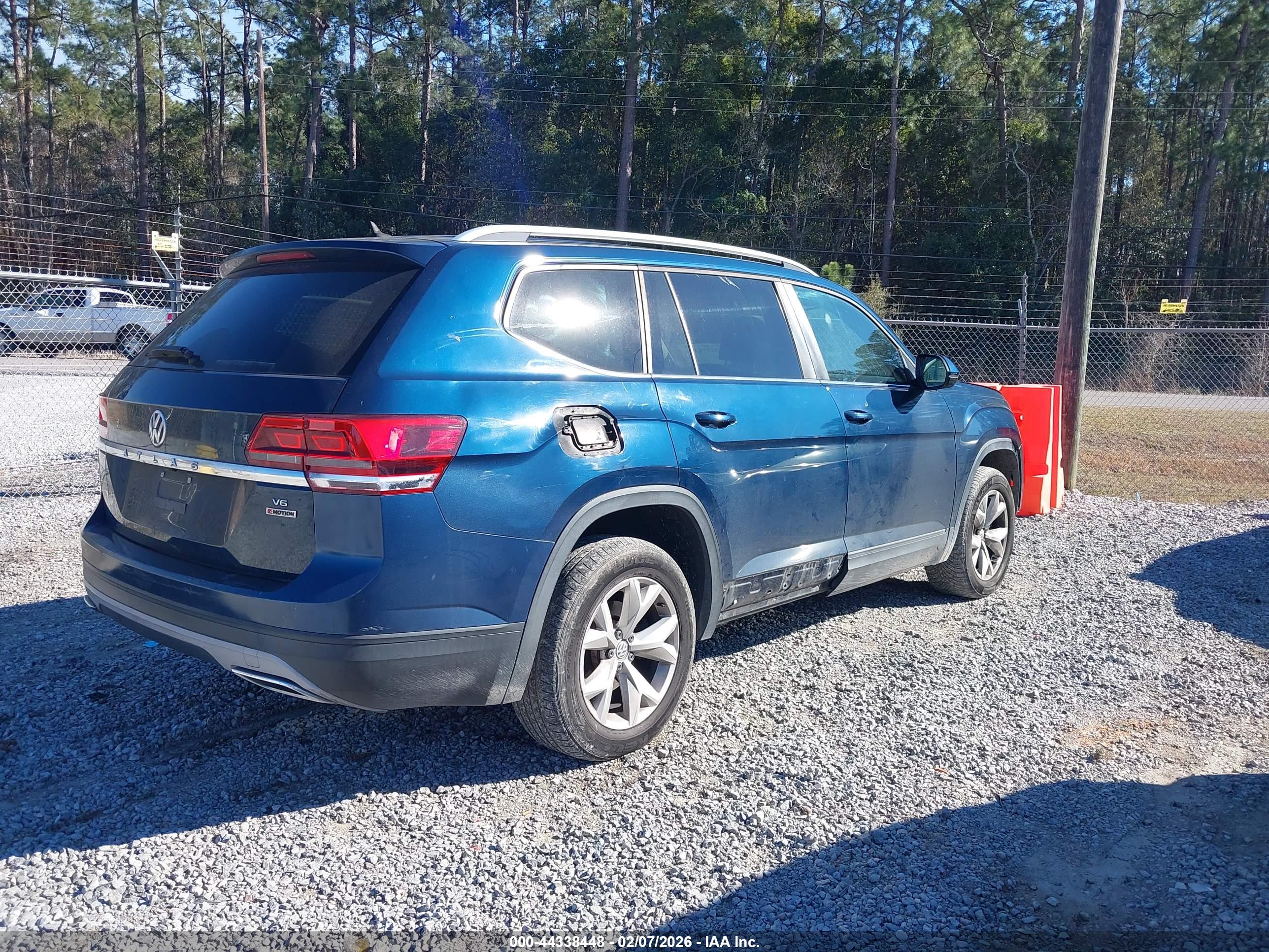 VOLKSWAGEN ATLAS image 4