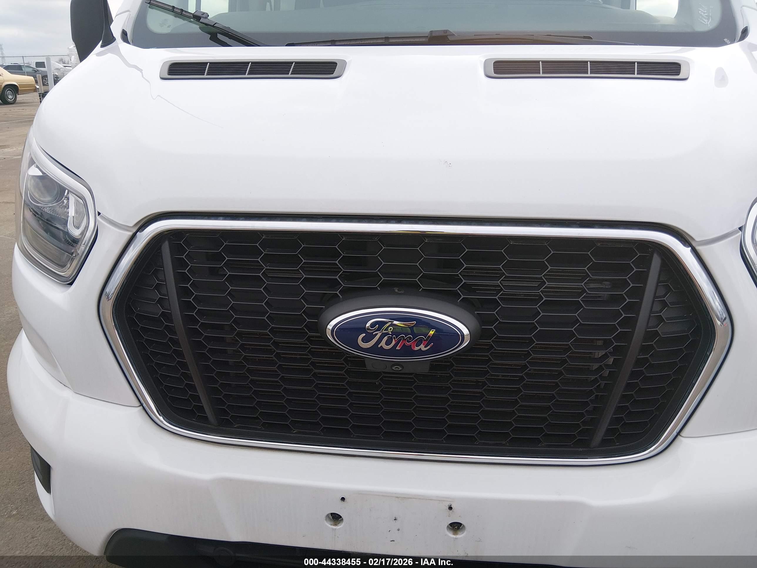 FORD TRANSIT-350 image 6