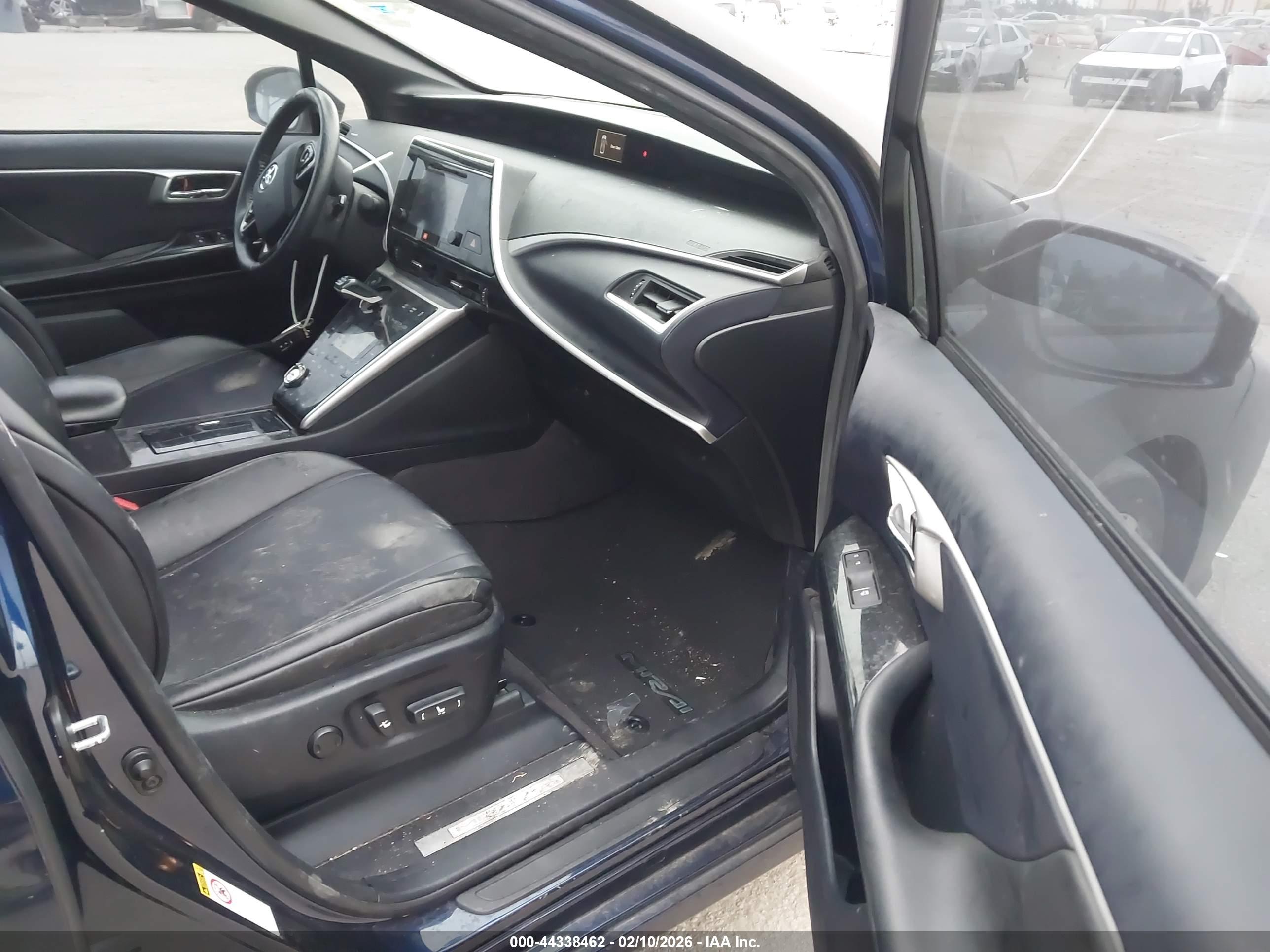 TOYOTA MIRAI image 5