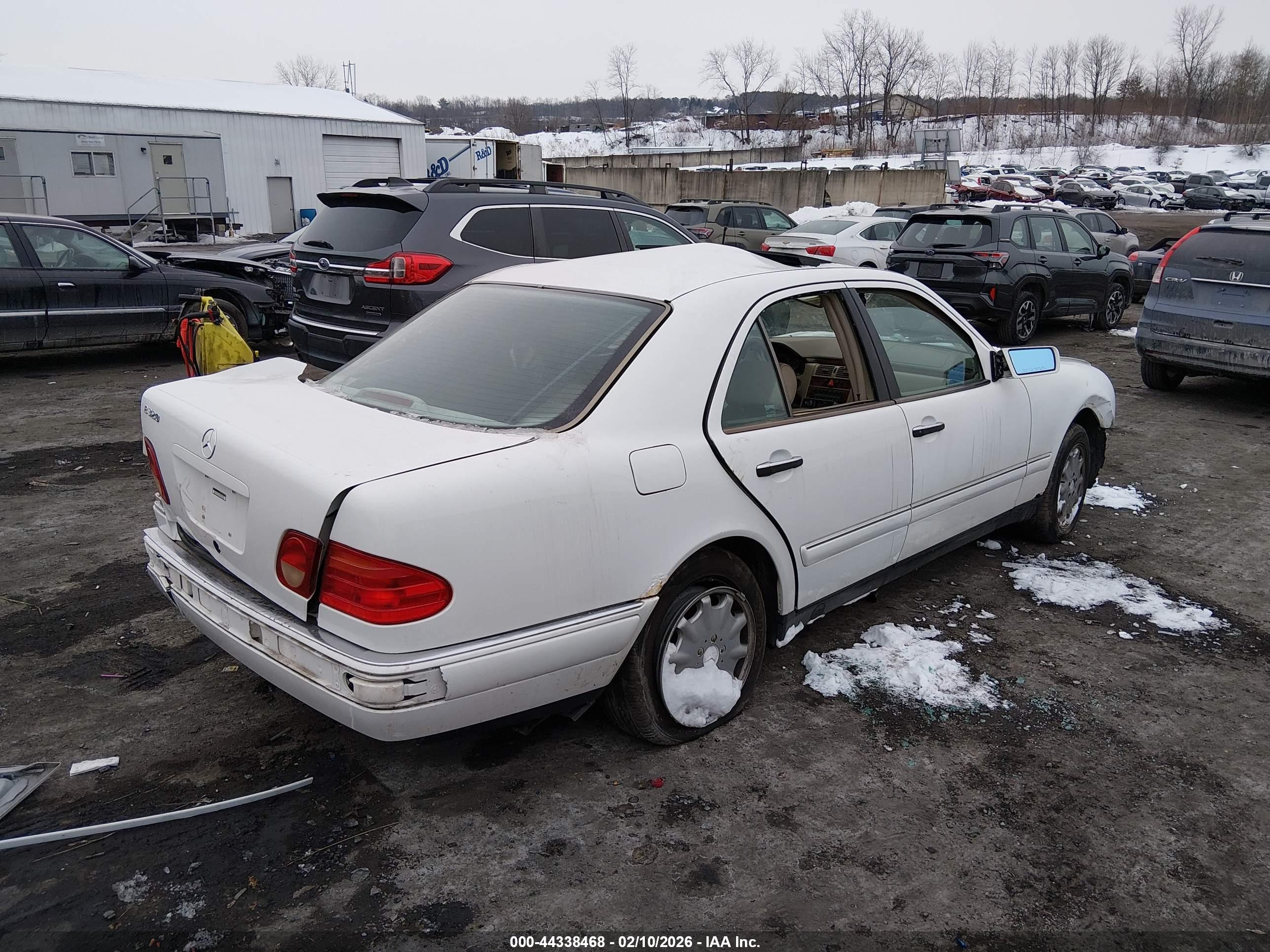 MERCEDES-BENZ E image 4