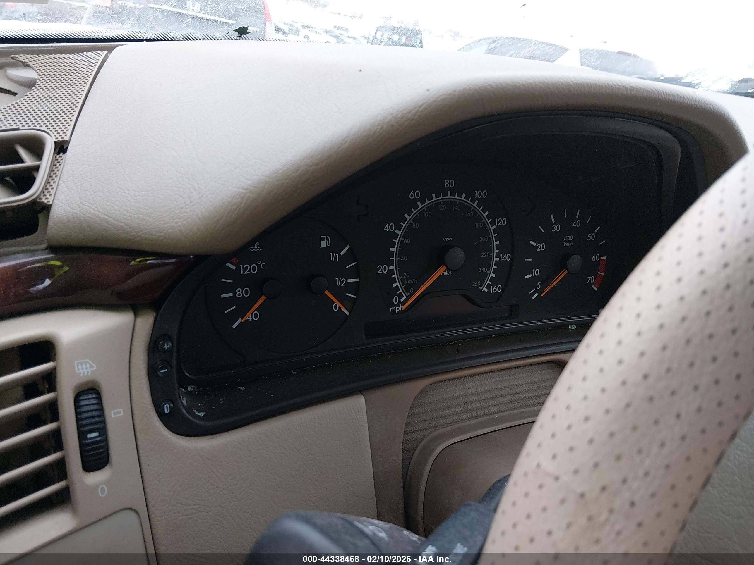 MERCEDES-BENZ E image 7