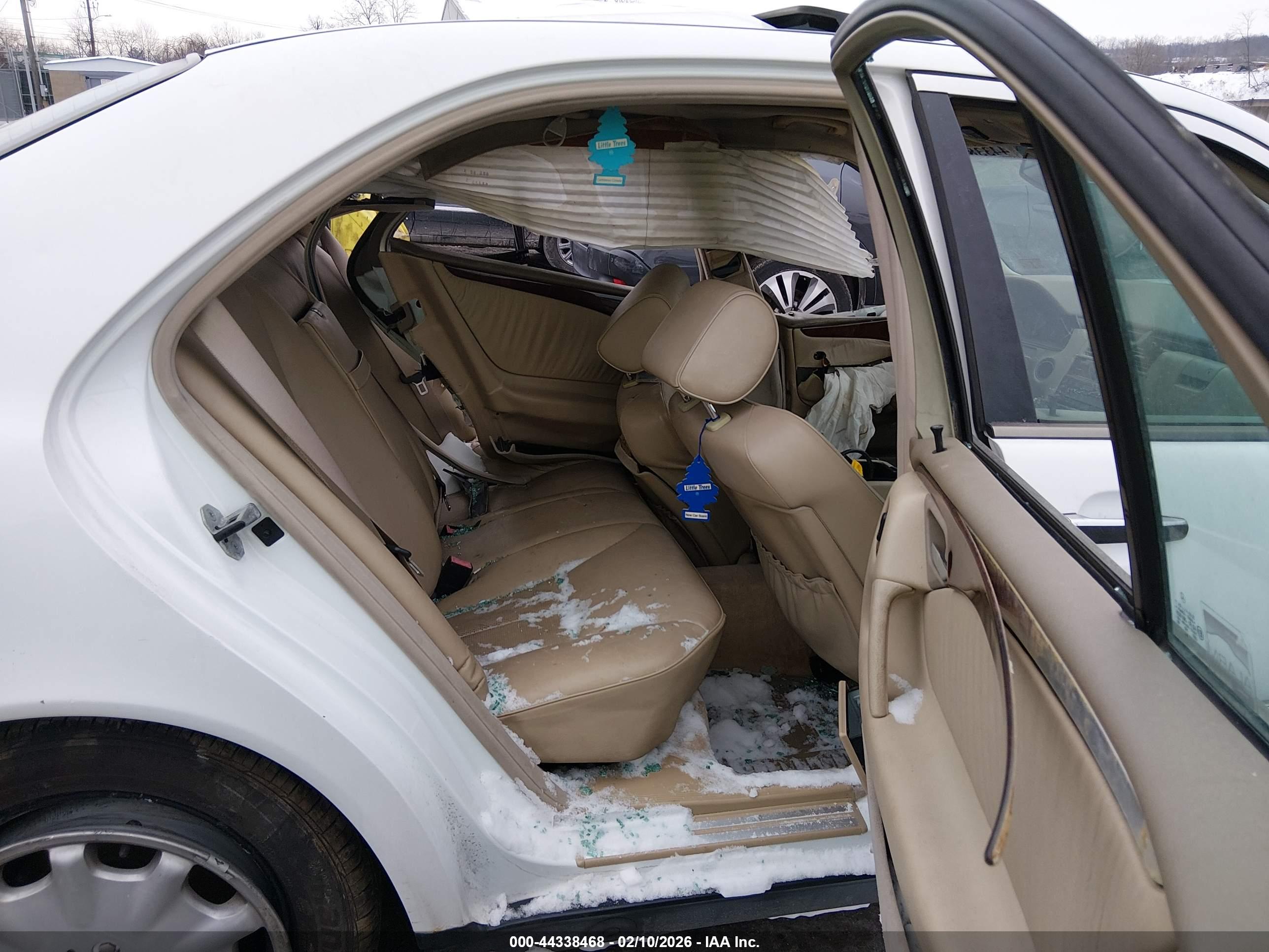 MERCEDES-BENZ E image 8