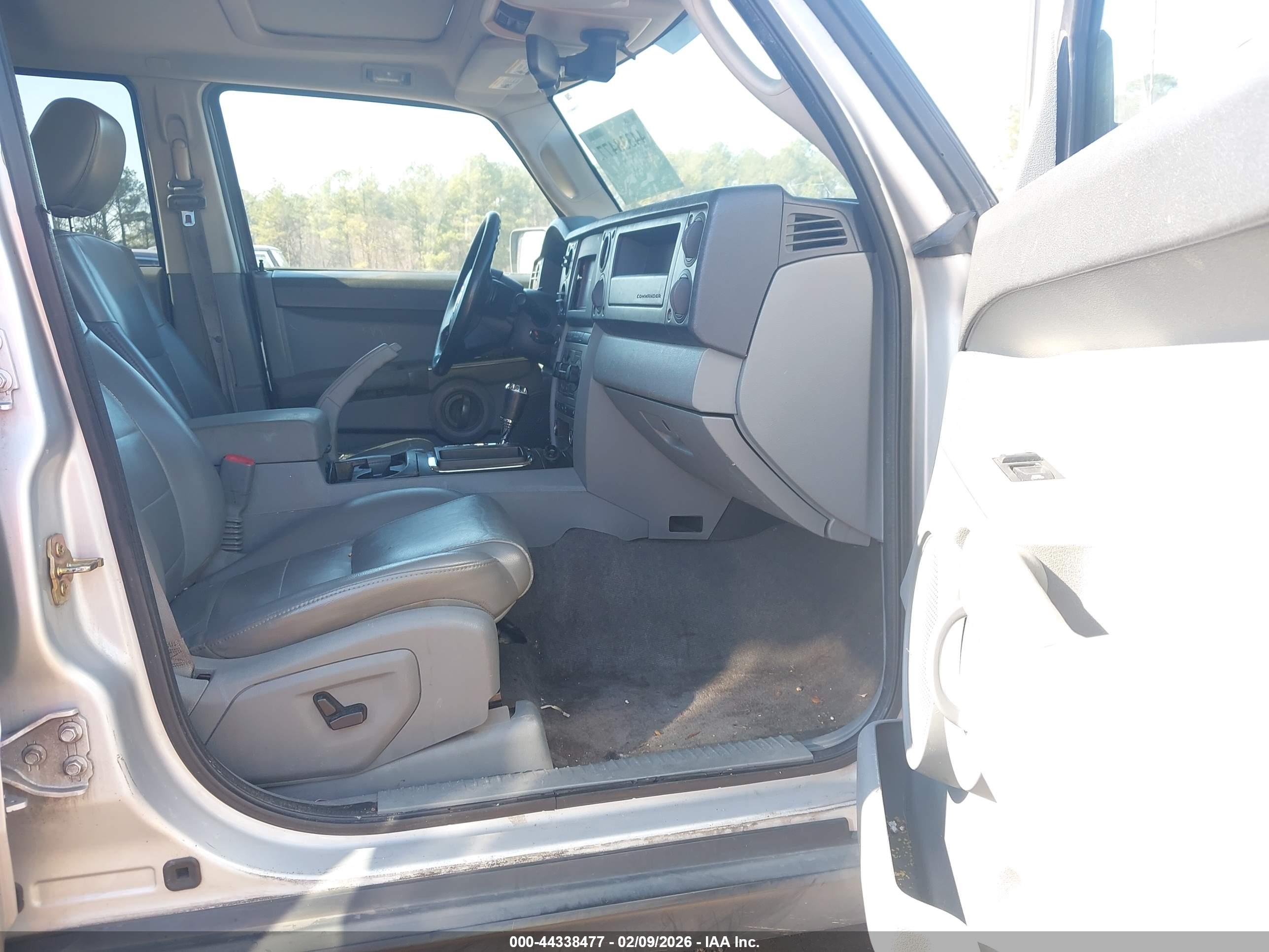 JEEP COMMANDER image 5