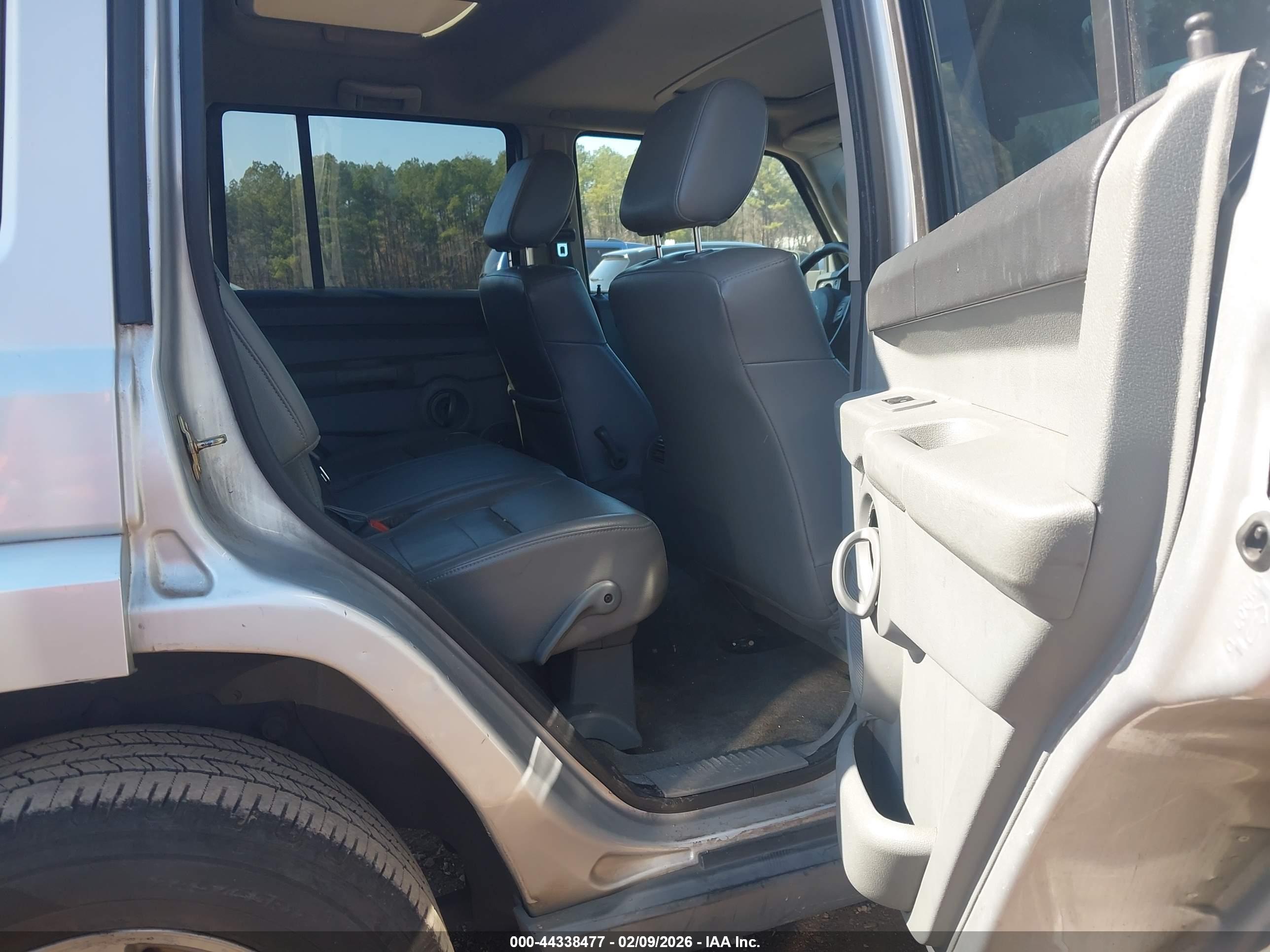 JEEP COMMANDER image 8