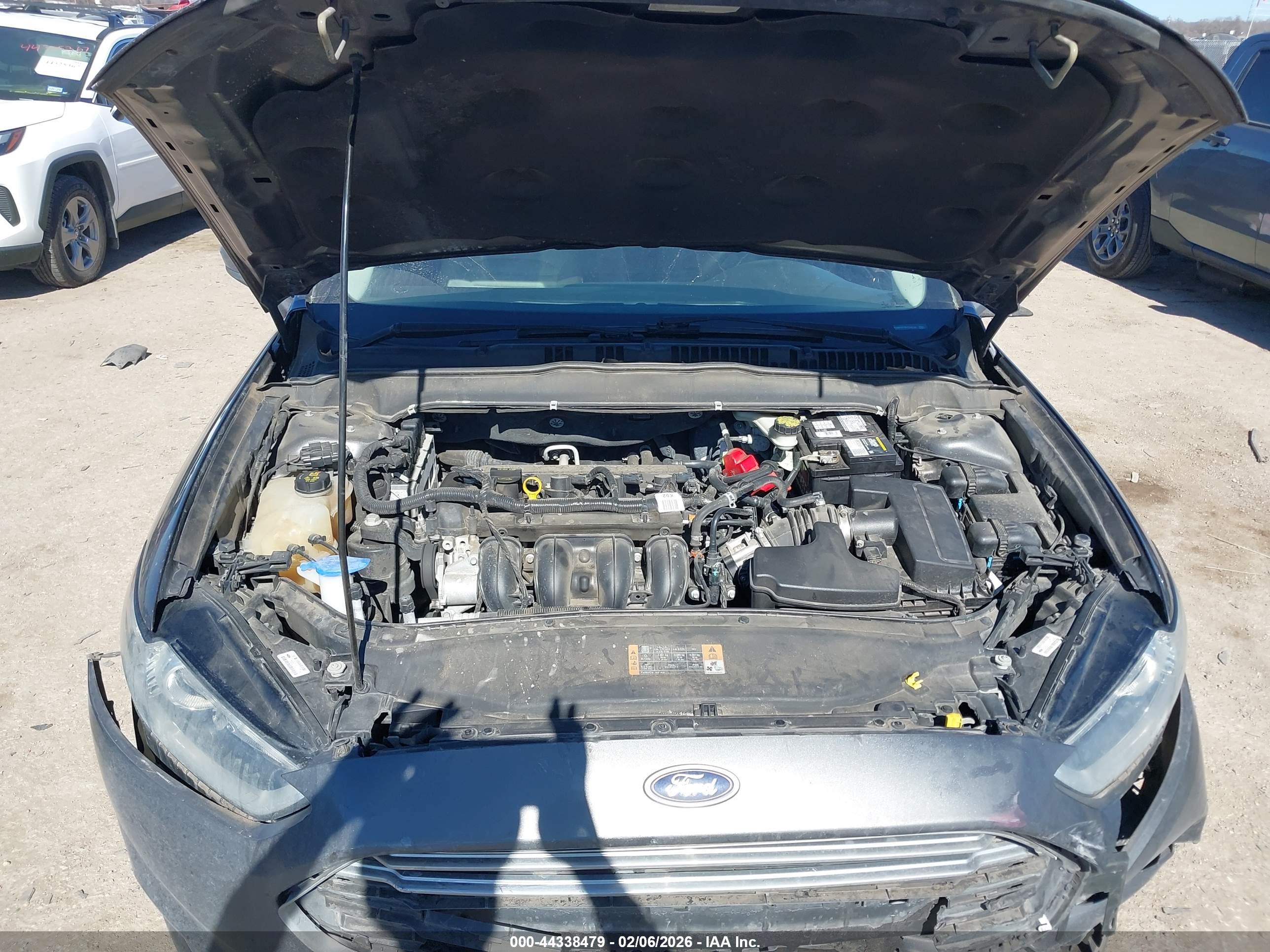 FORD FUSION image 10