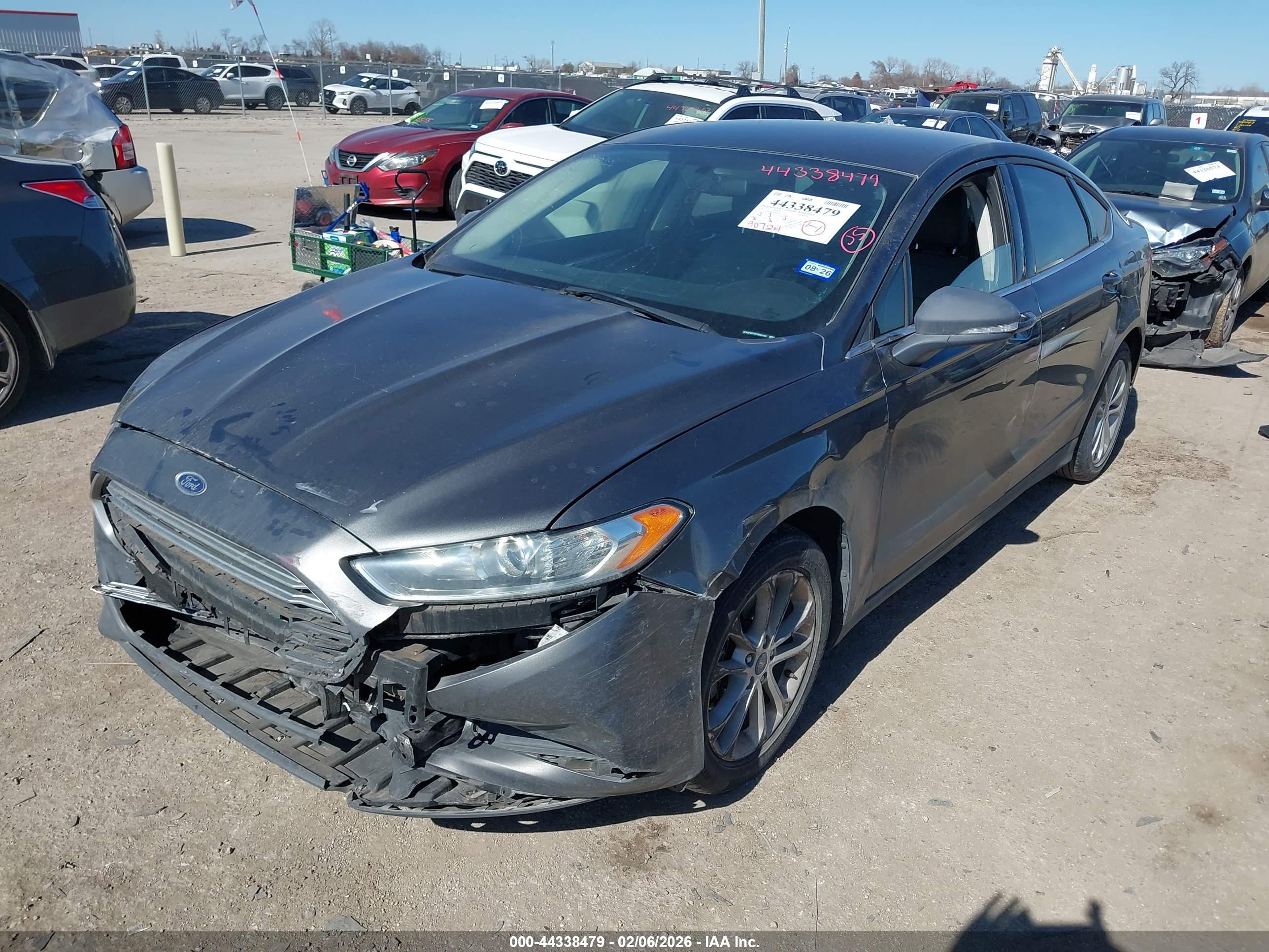 FORD FUSION image 2