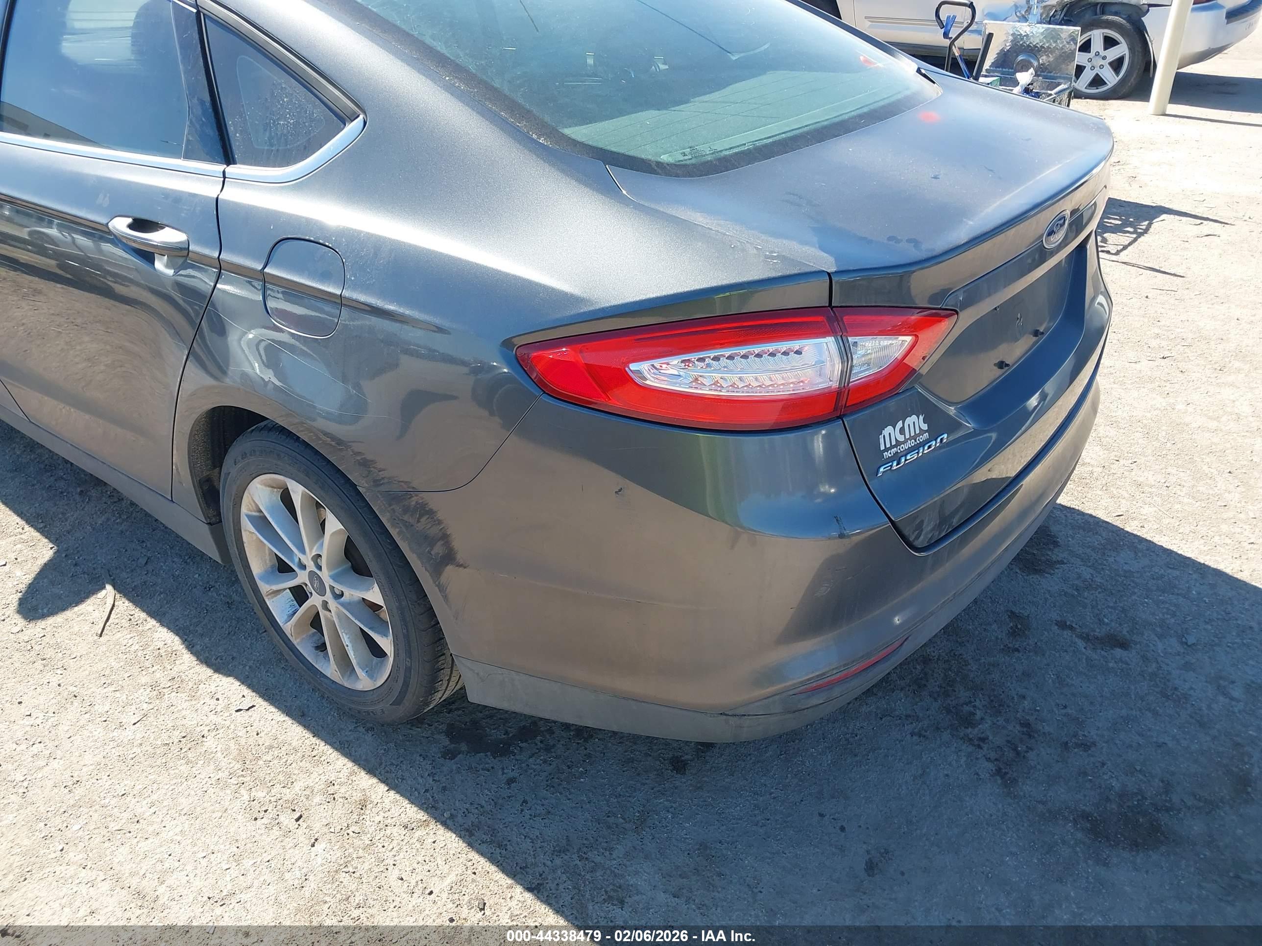 FORD FUSION image 6