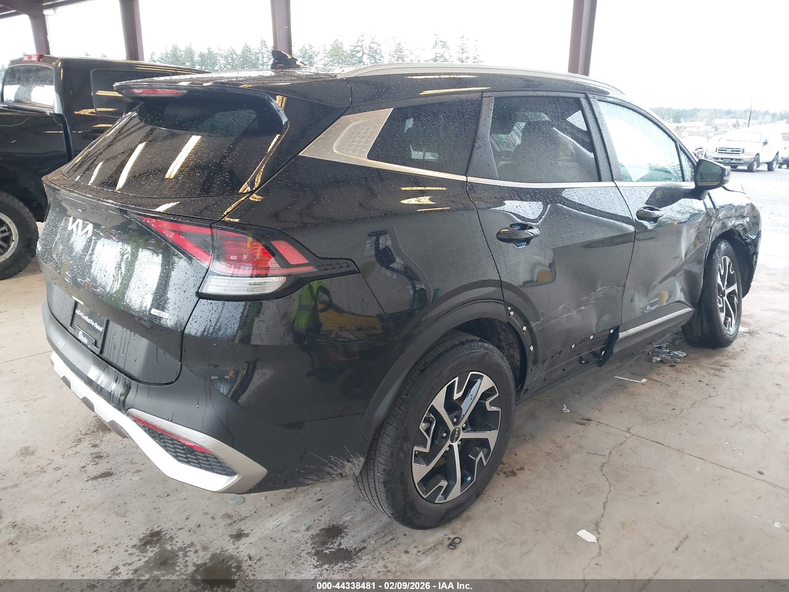 KIA SPORTAGE image 4