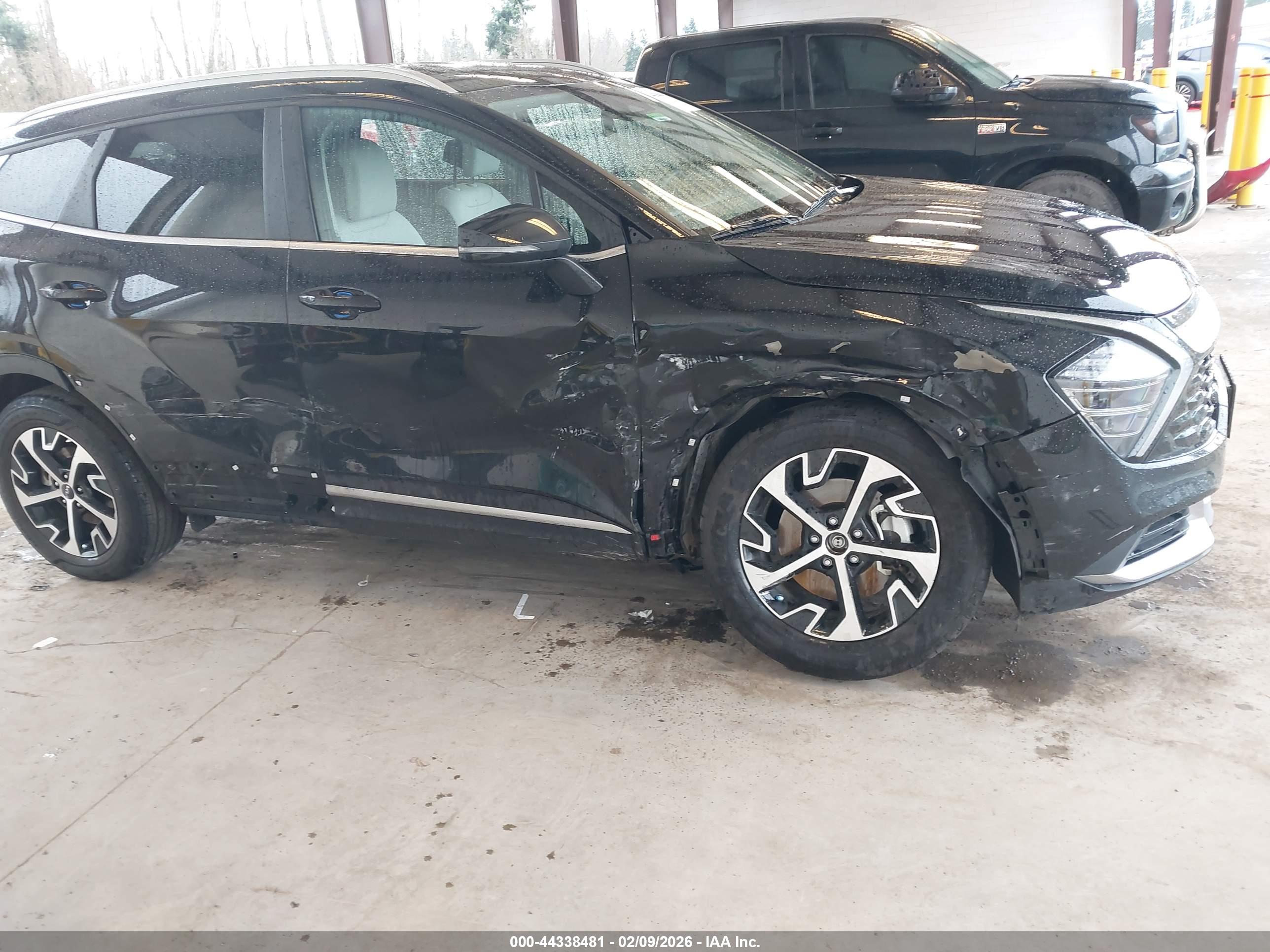KIA SPORTAGE image 6