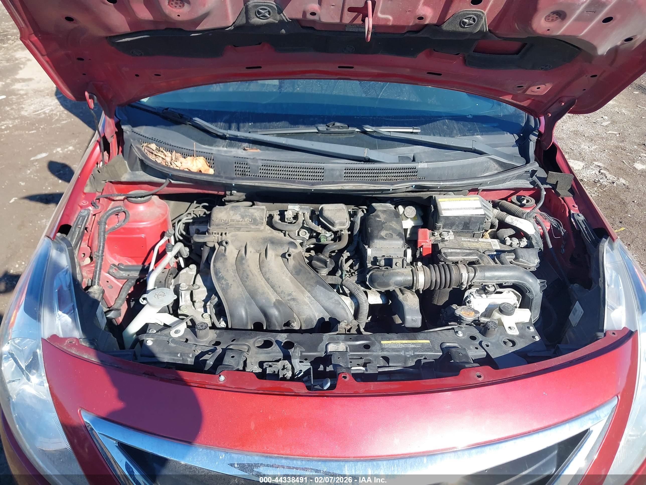 NISSAN VERSA image 10