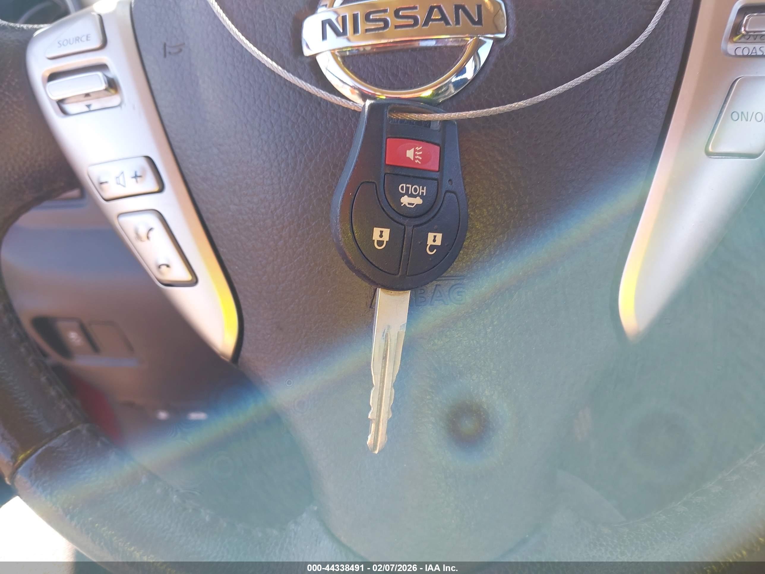 NISSAN VERSA image 11
