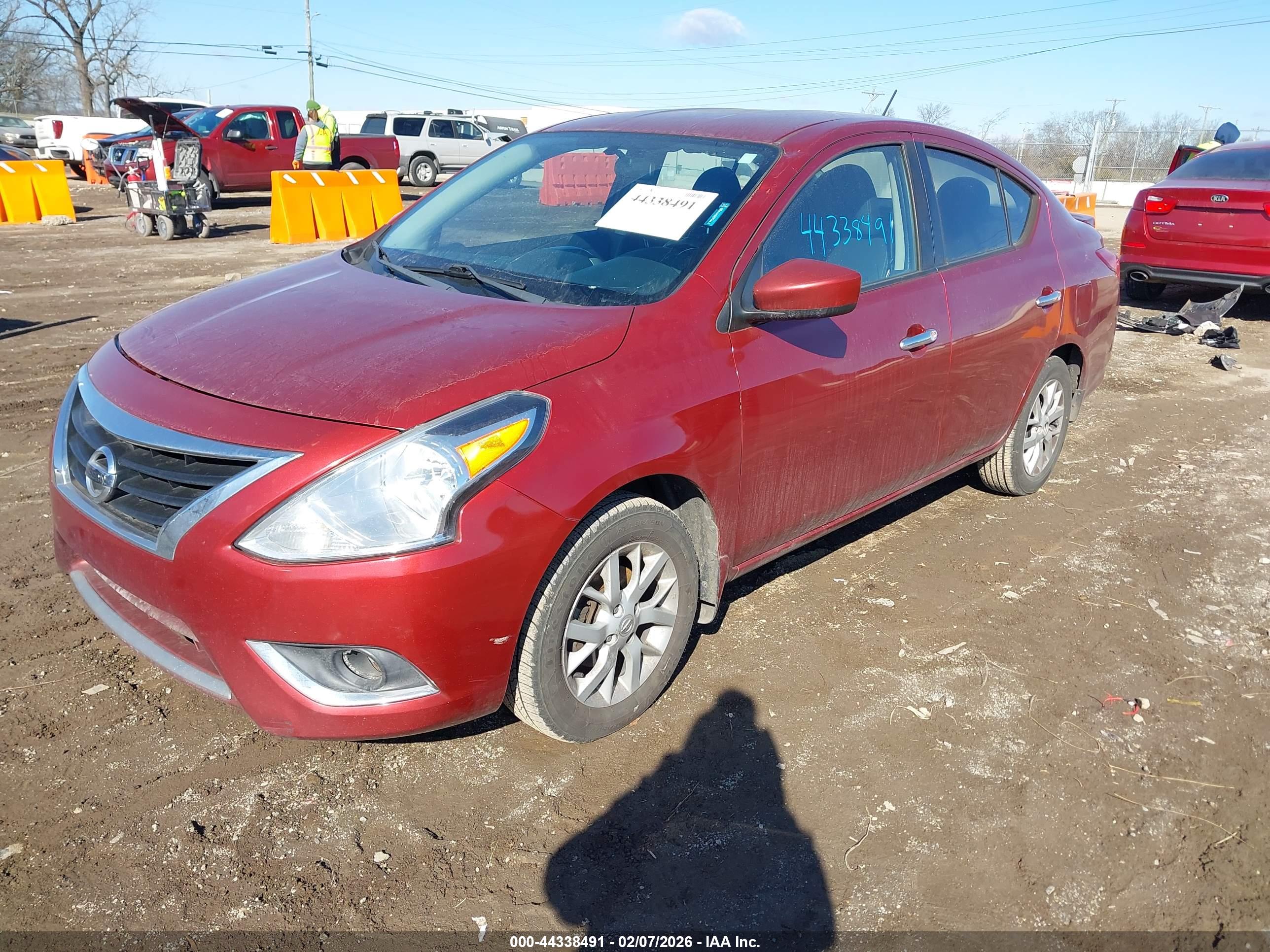 NISSAN VERSA image 2