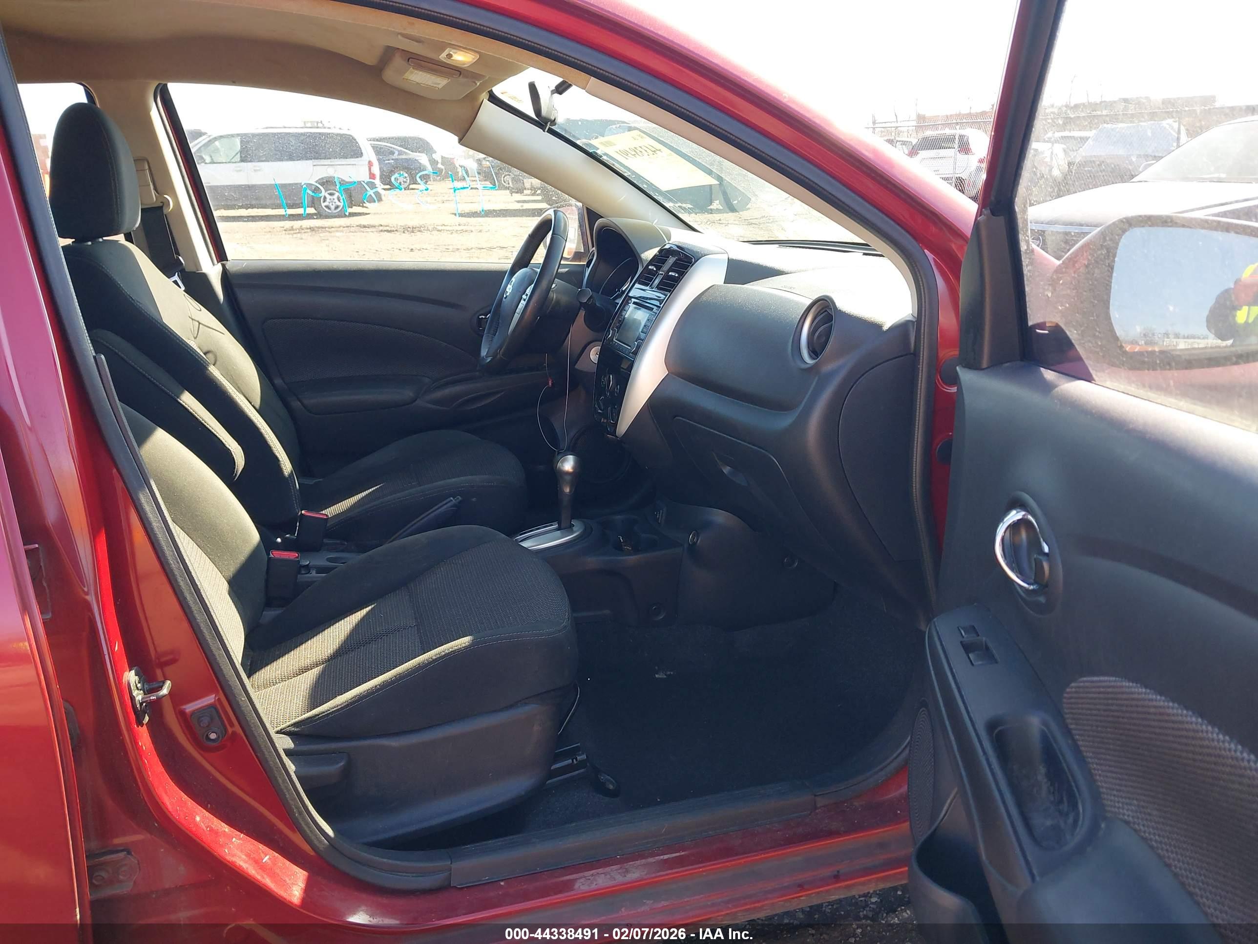 NISSAN VERSA image 5