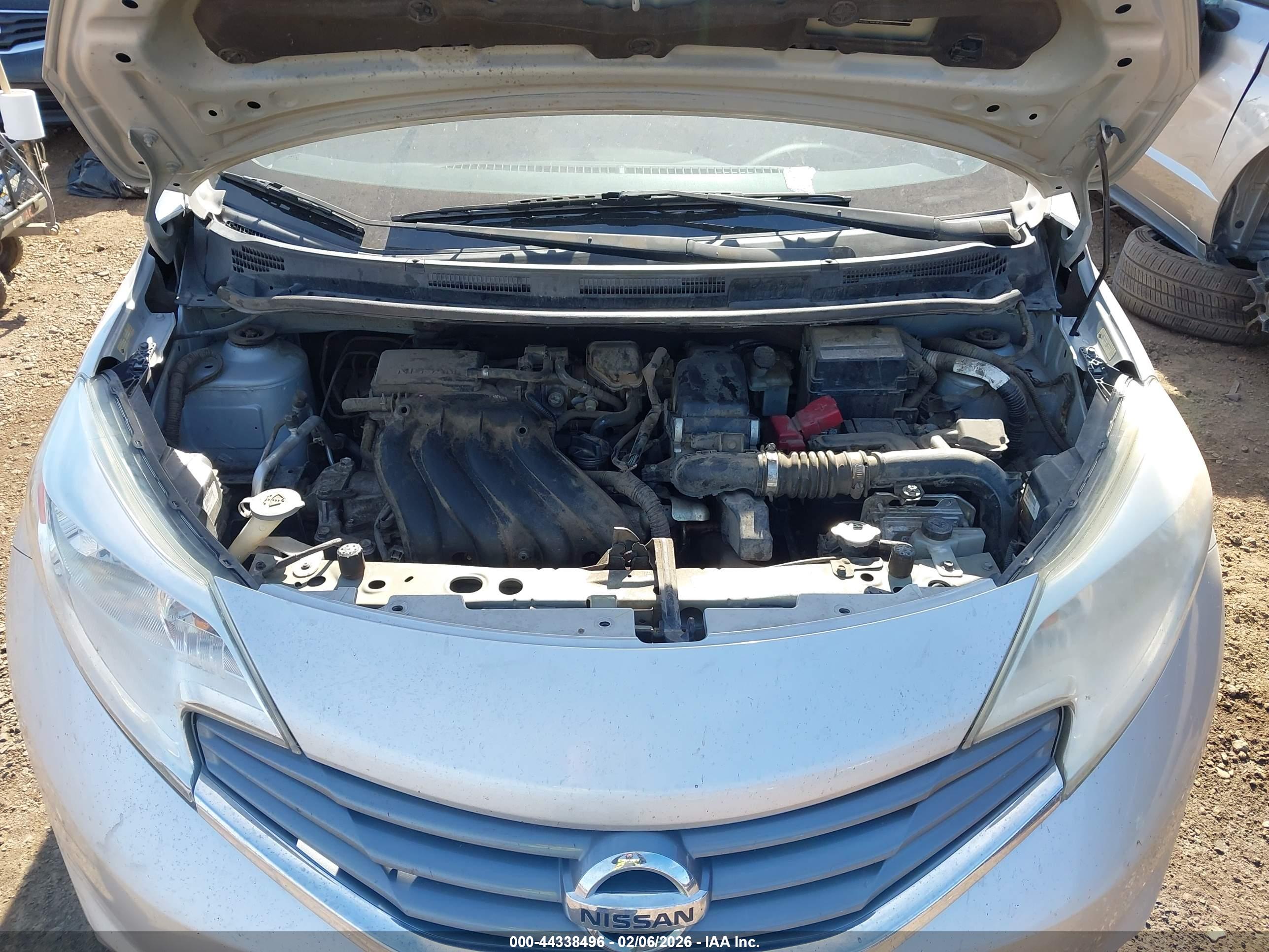 NISSAN VERSA image 10