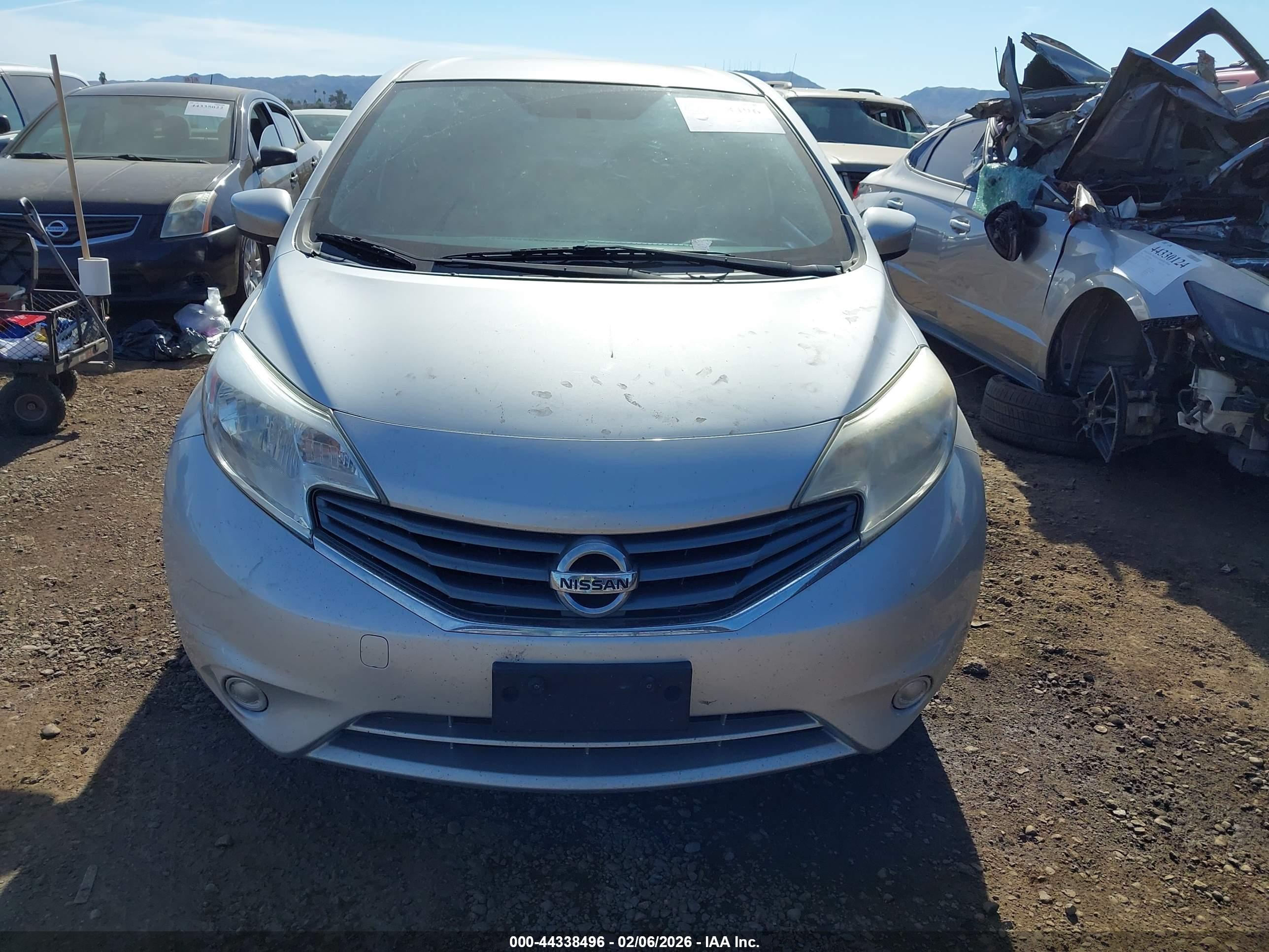 NISSAN VERSA image 6