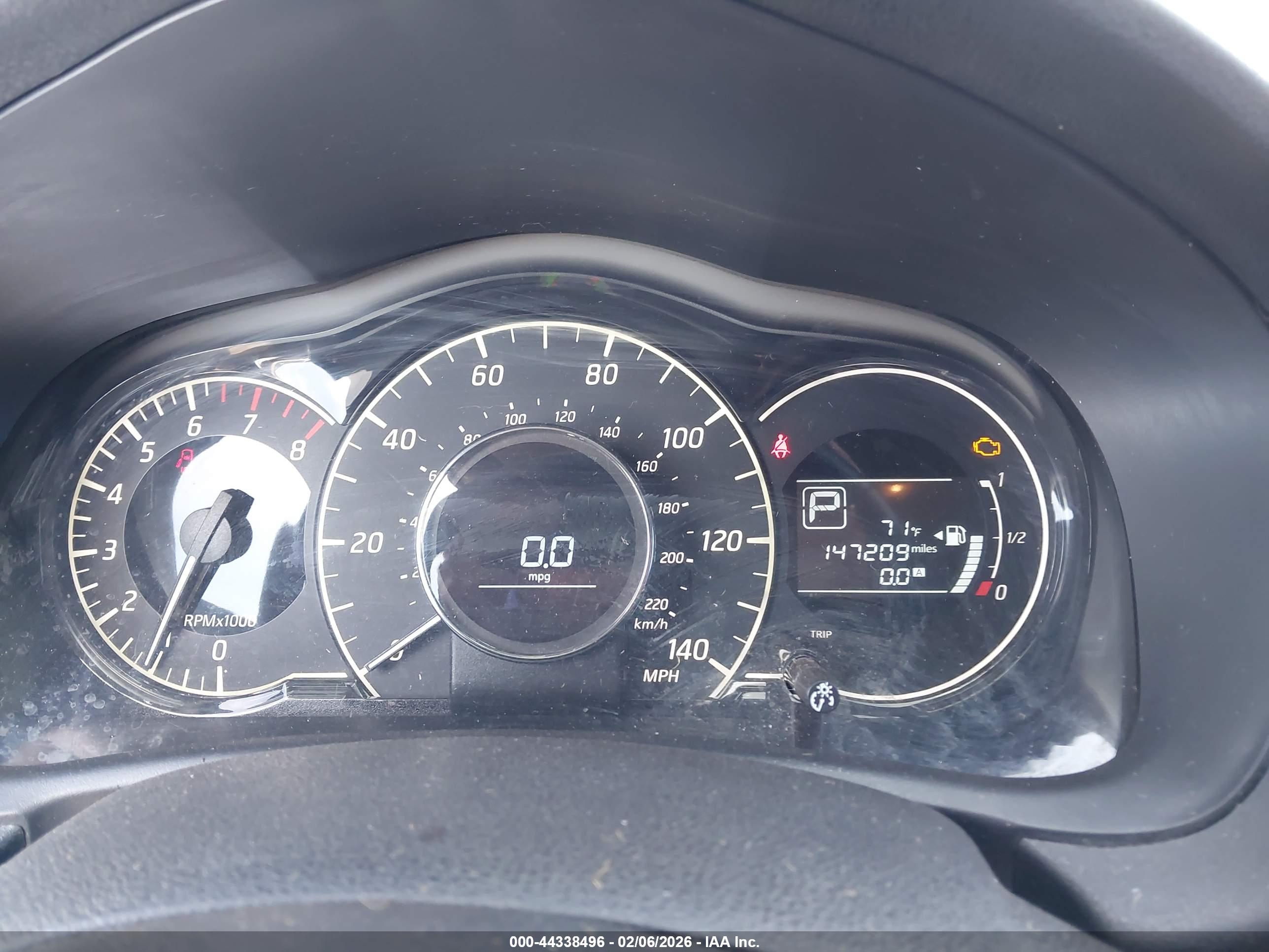 NISSAN VERSA image 7