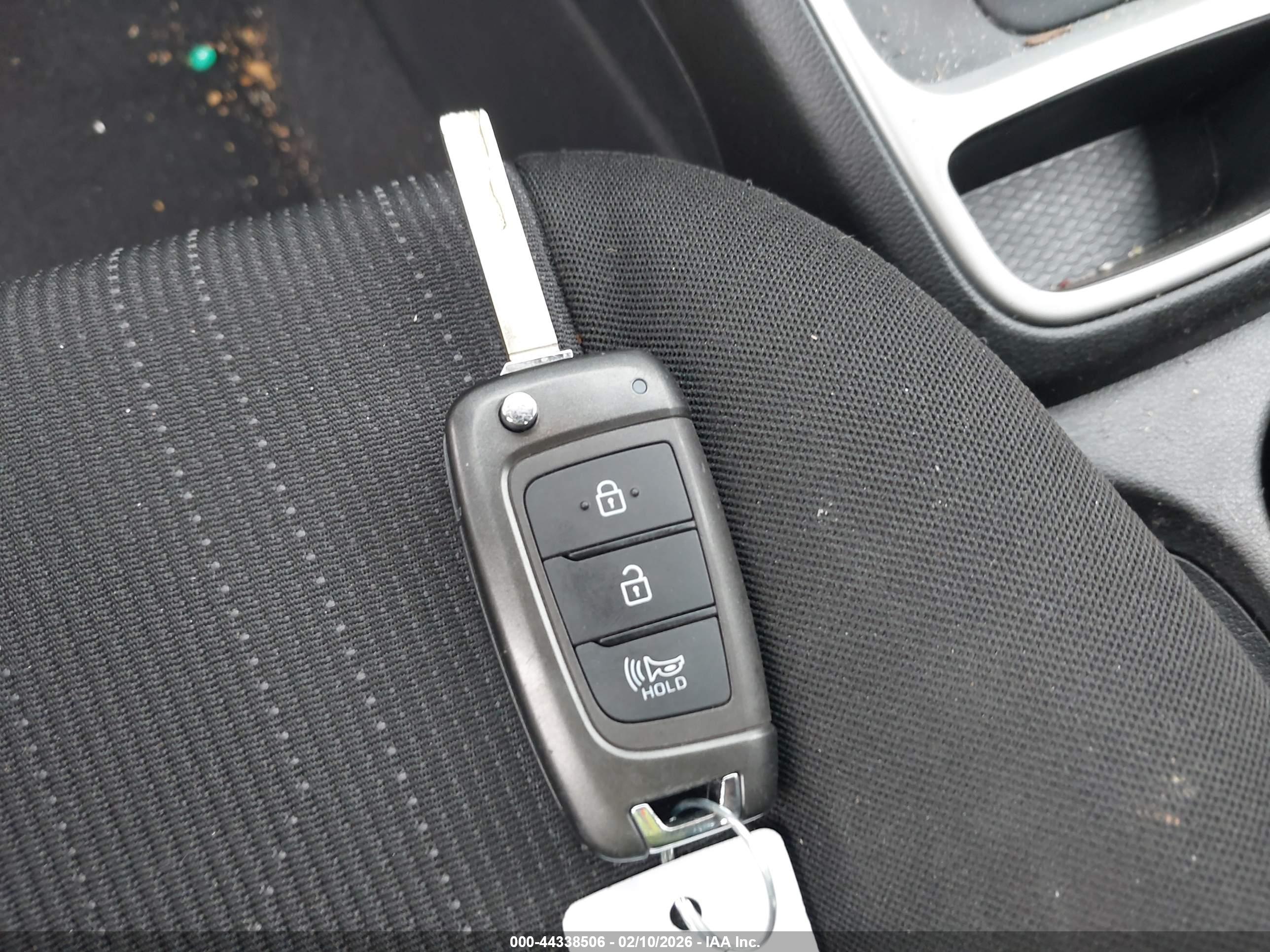 HYUNDAI VENUE image 11