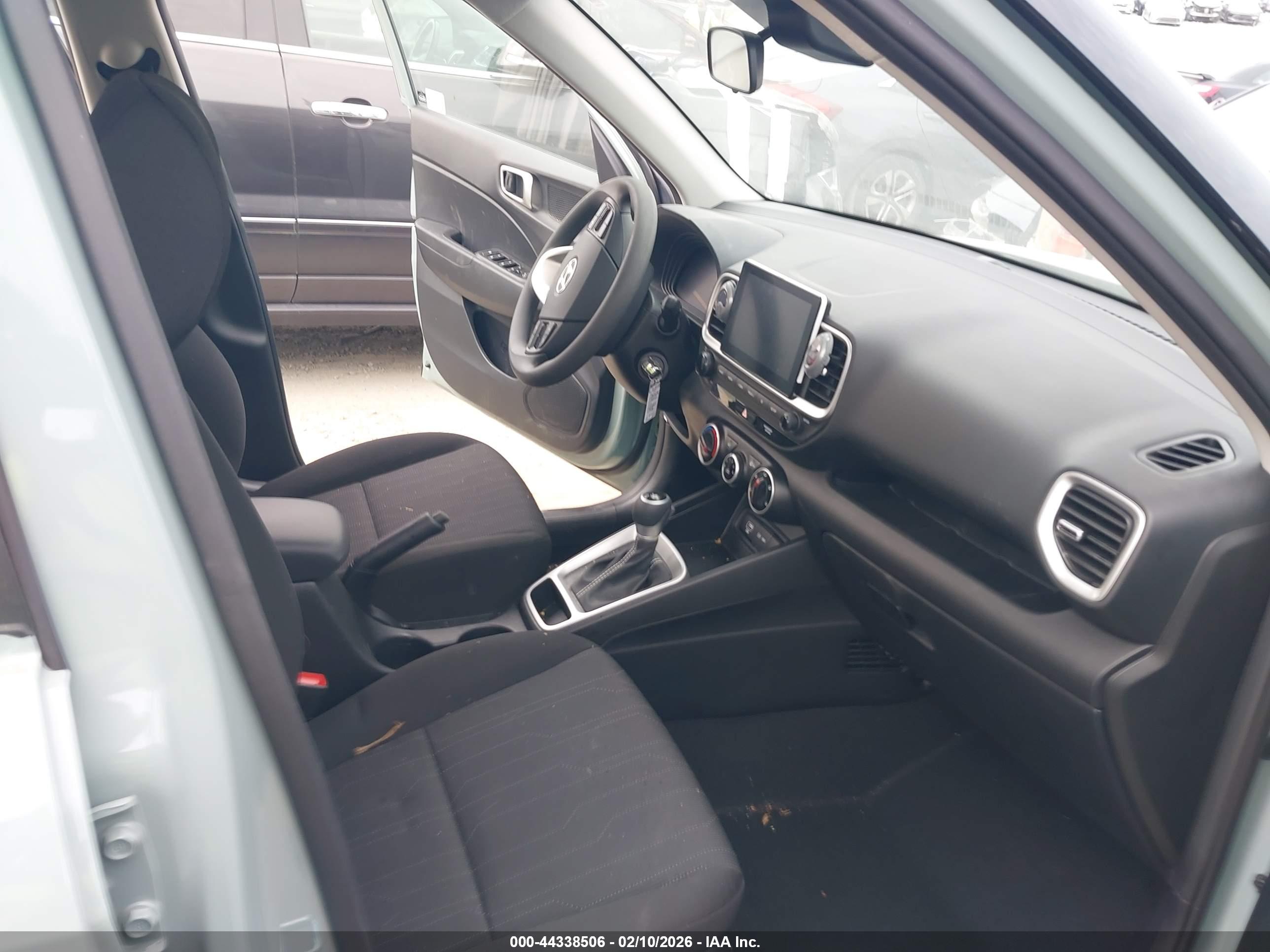 HYUNDAI VENUE image 5