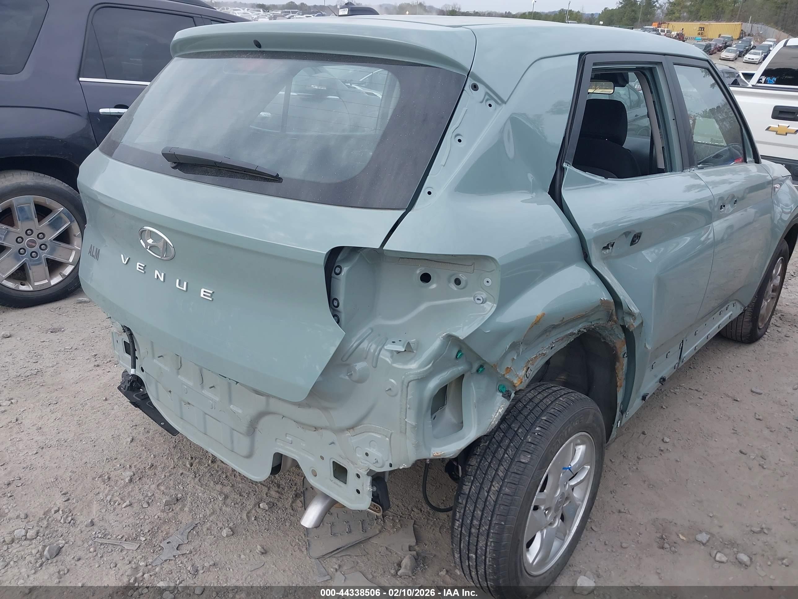 HYUNDAI VENUE image 6