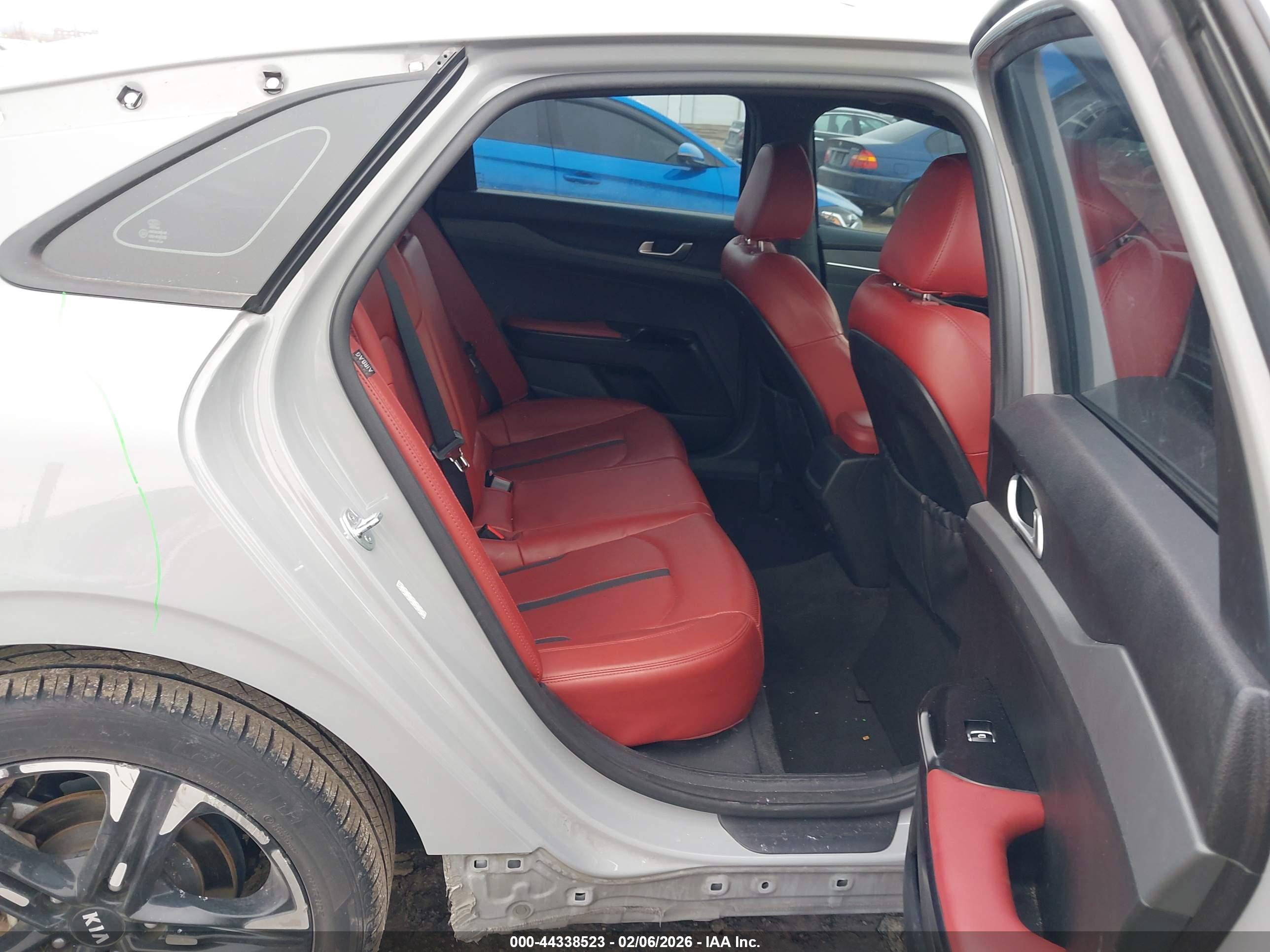 KIA K5 image 8