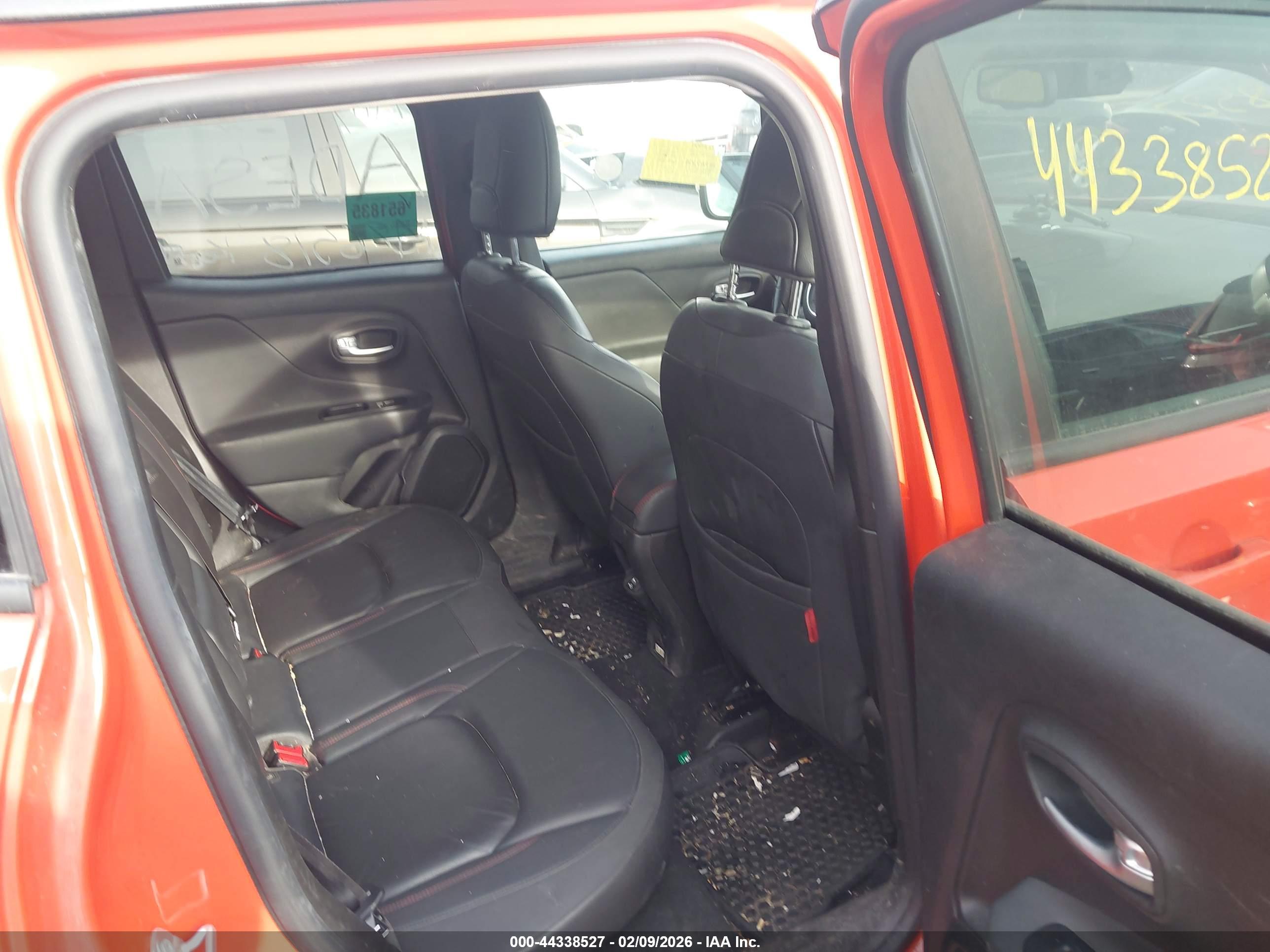 JEEP RENEGADE image 8