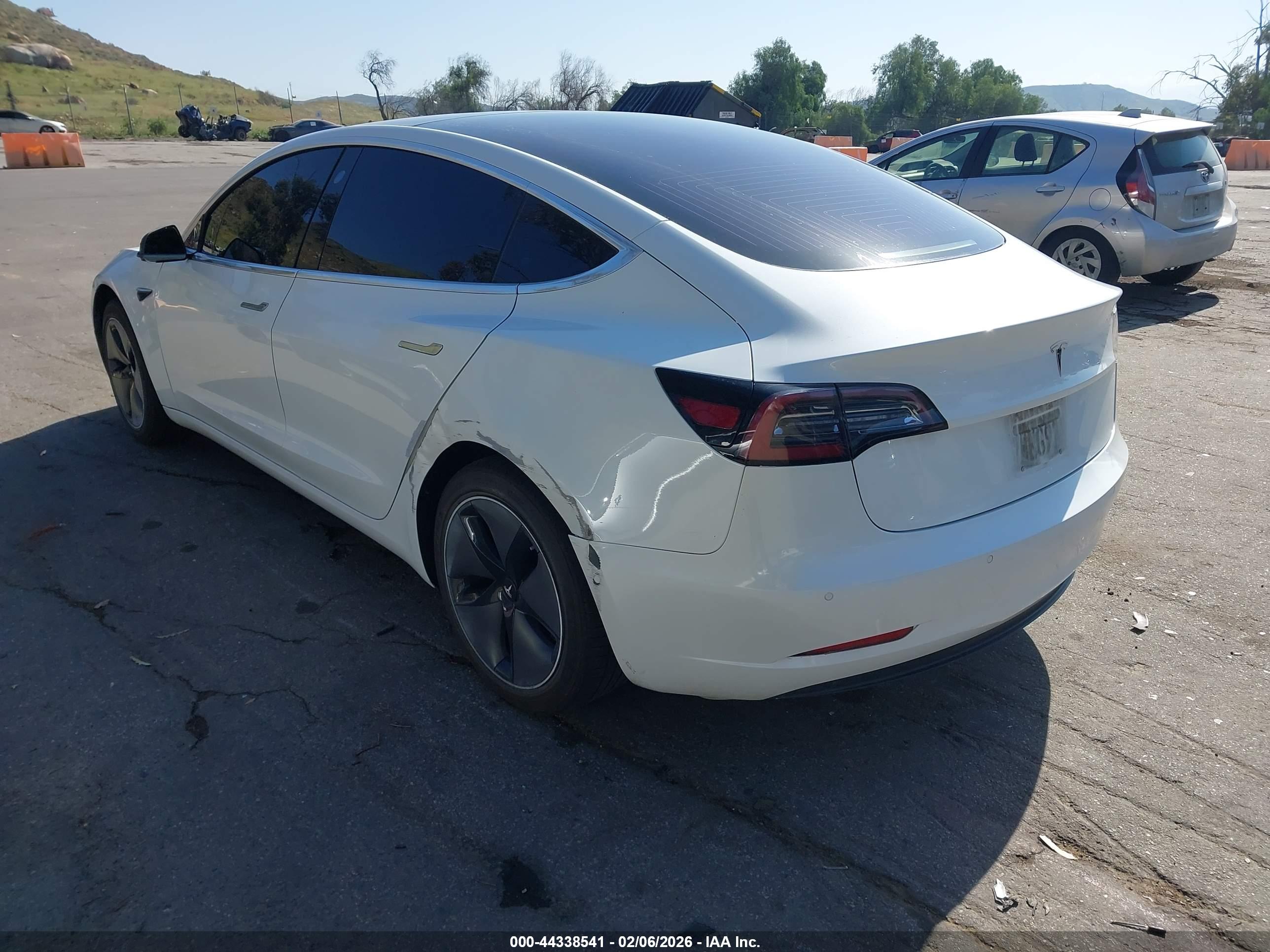 TESLA MODEL image 3