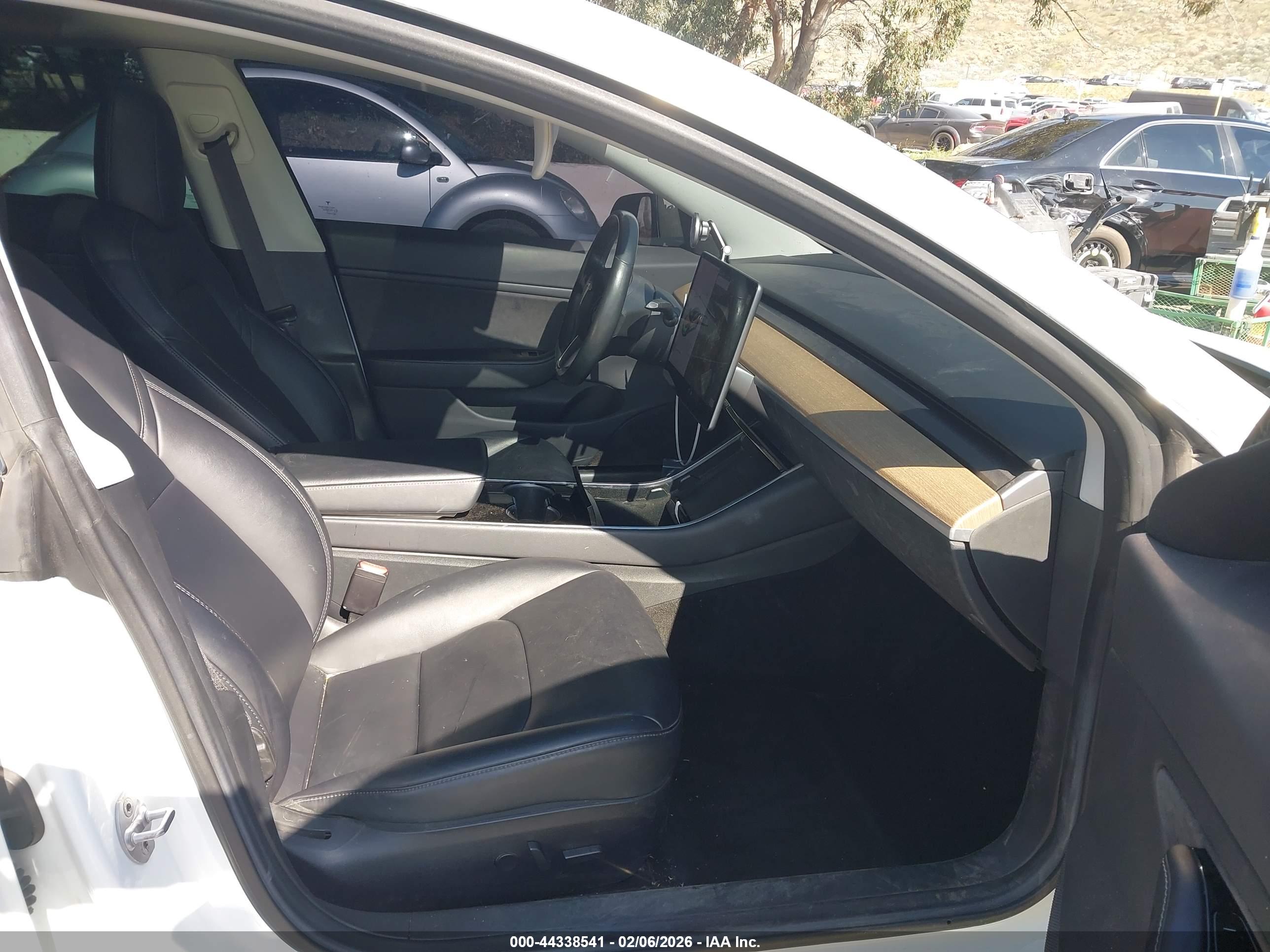 TESLA MODEL image 5