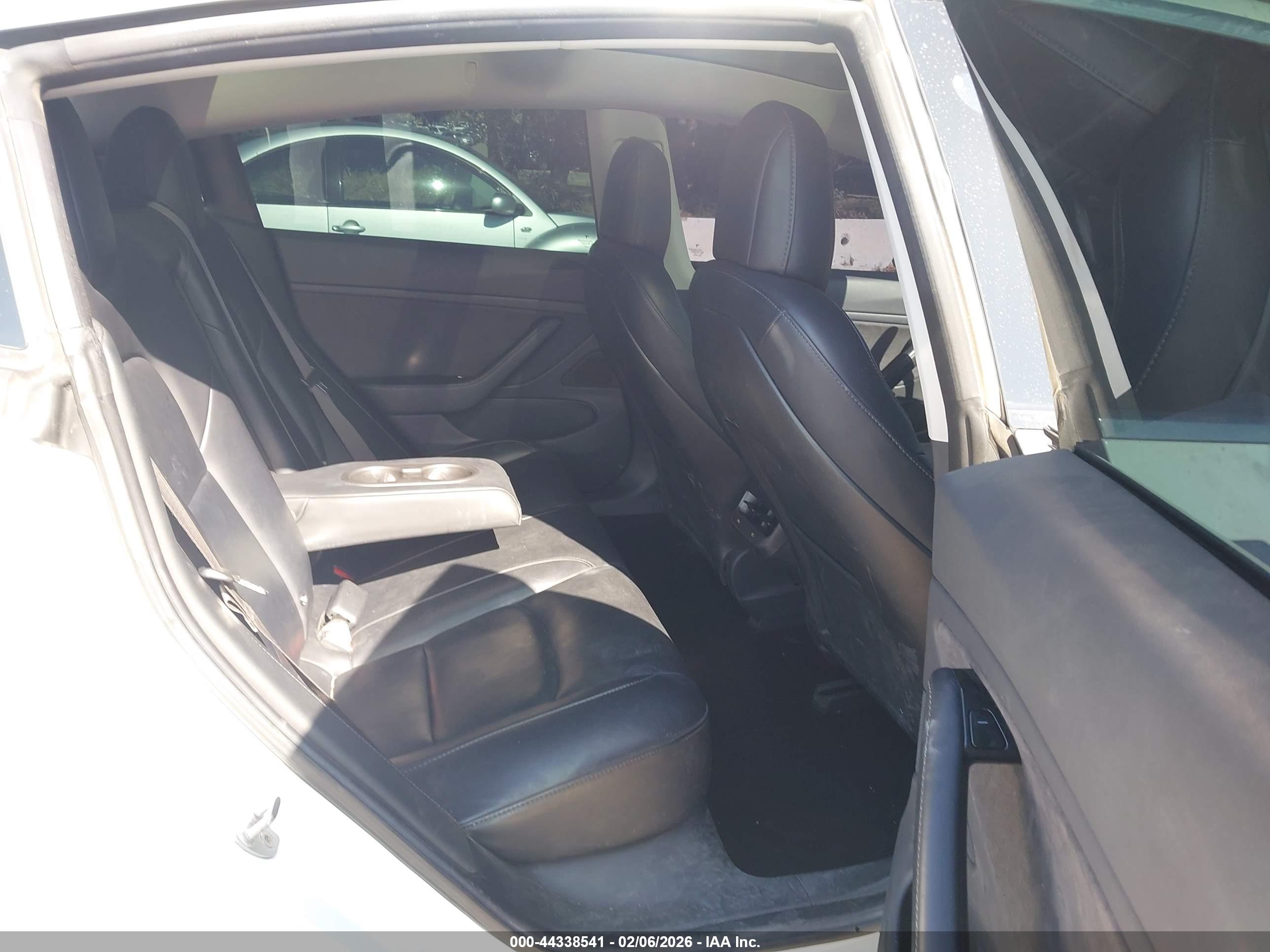 TESLA MODEL image 8