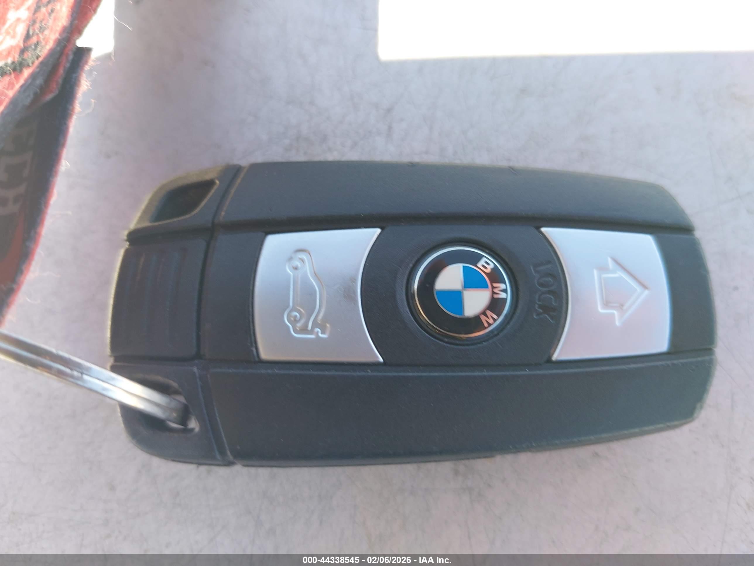 BMW 328XI image 11
