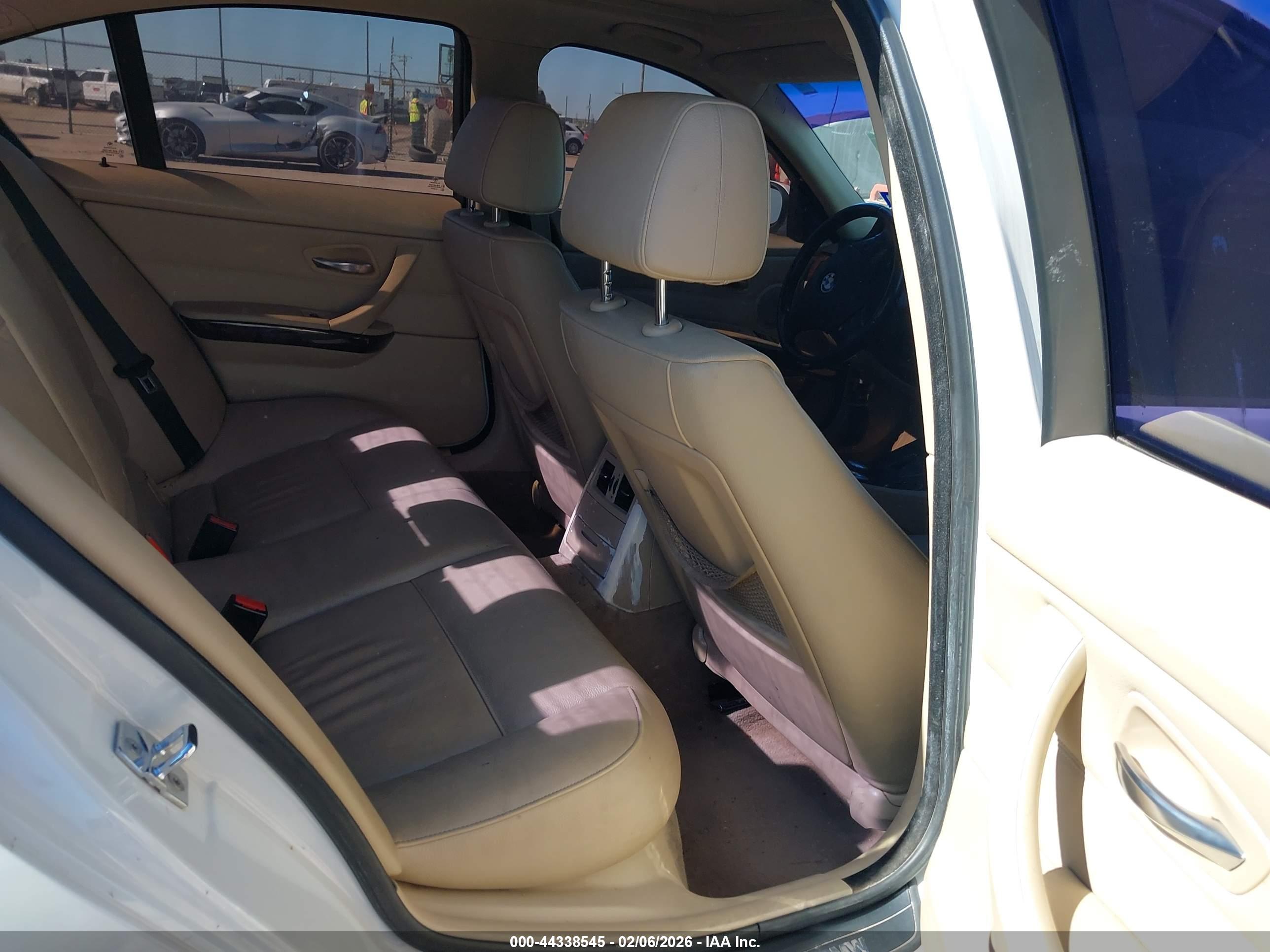 BMW 328XI image 8