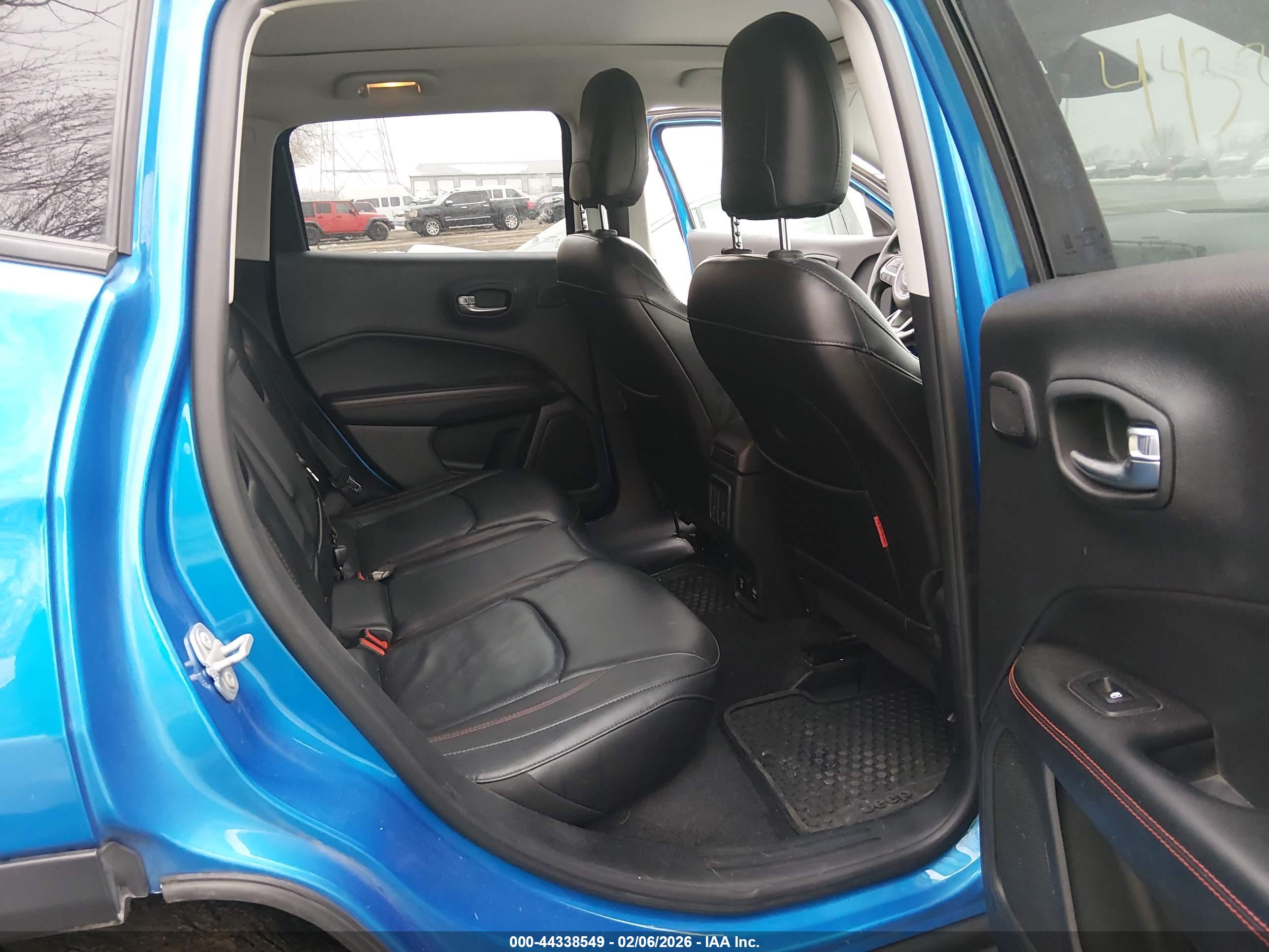 JEEP COMPASS image 8