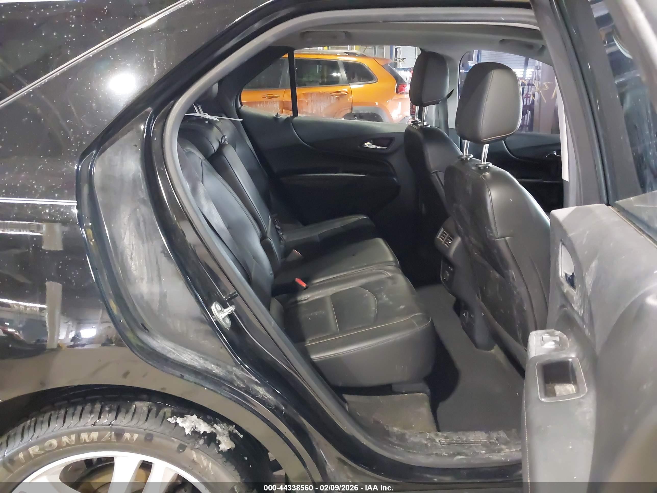 CHEVROLET EQUINOX image 8