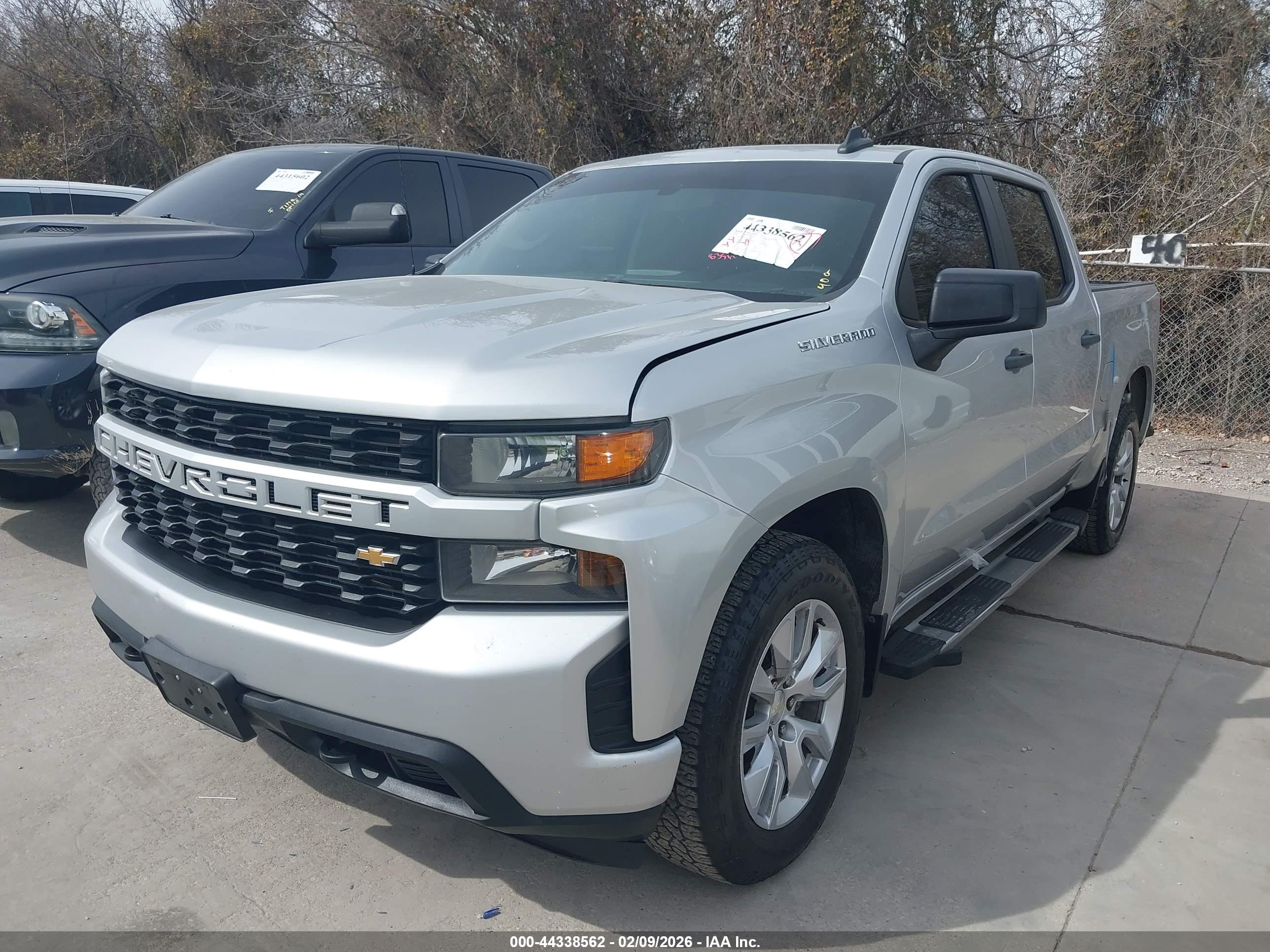 CHEVROLET SILVERADO image 2