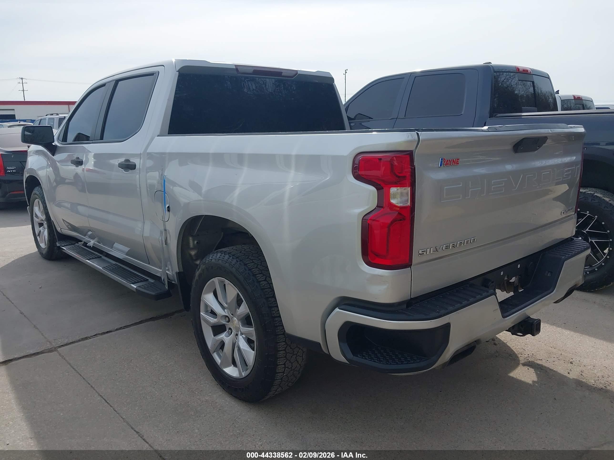 CHEVROLET SILVERADO image 3
