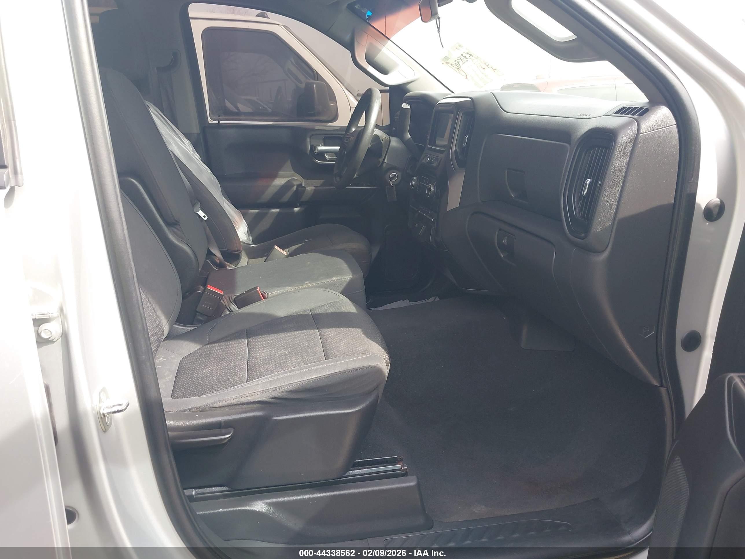 CHEVROLET SILVERADO image 5