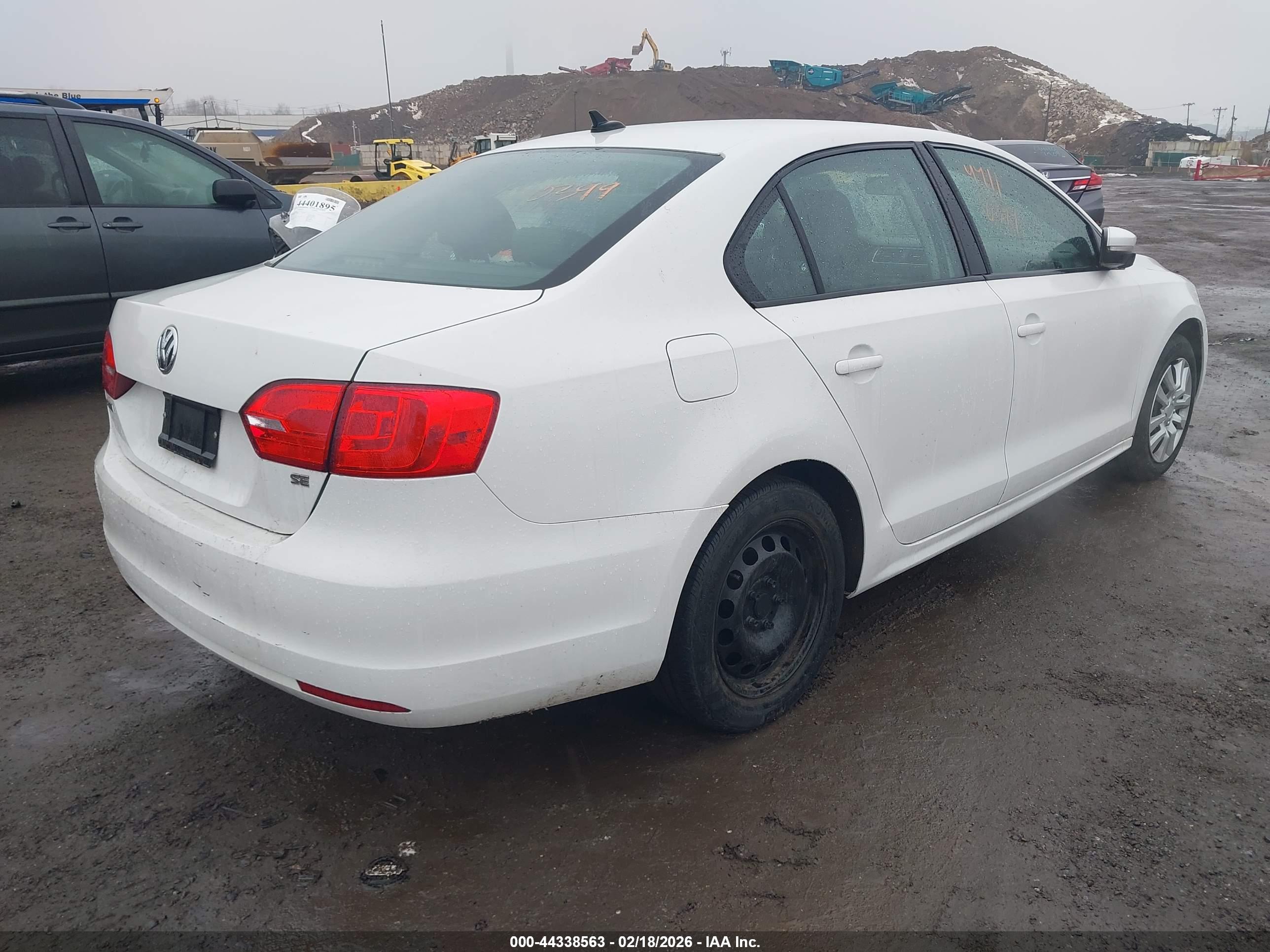 VOLKSWAGEN JETTA image 4