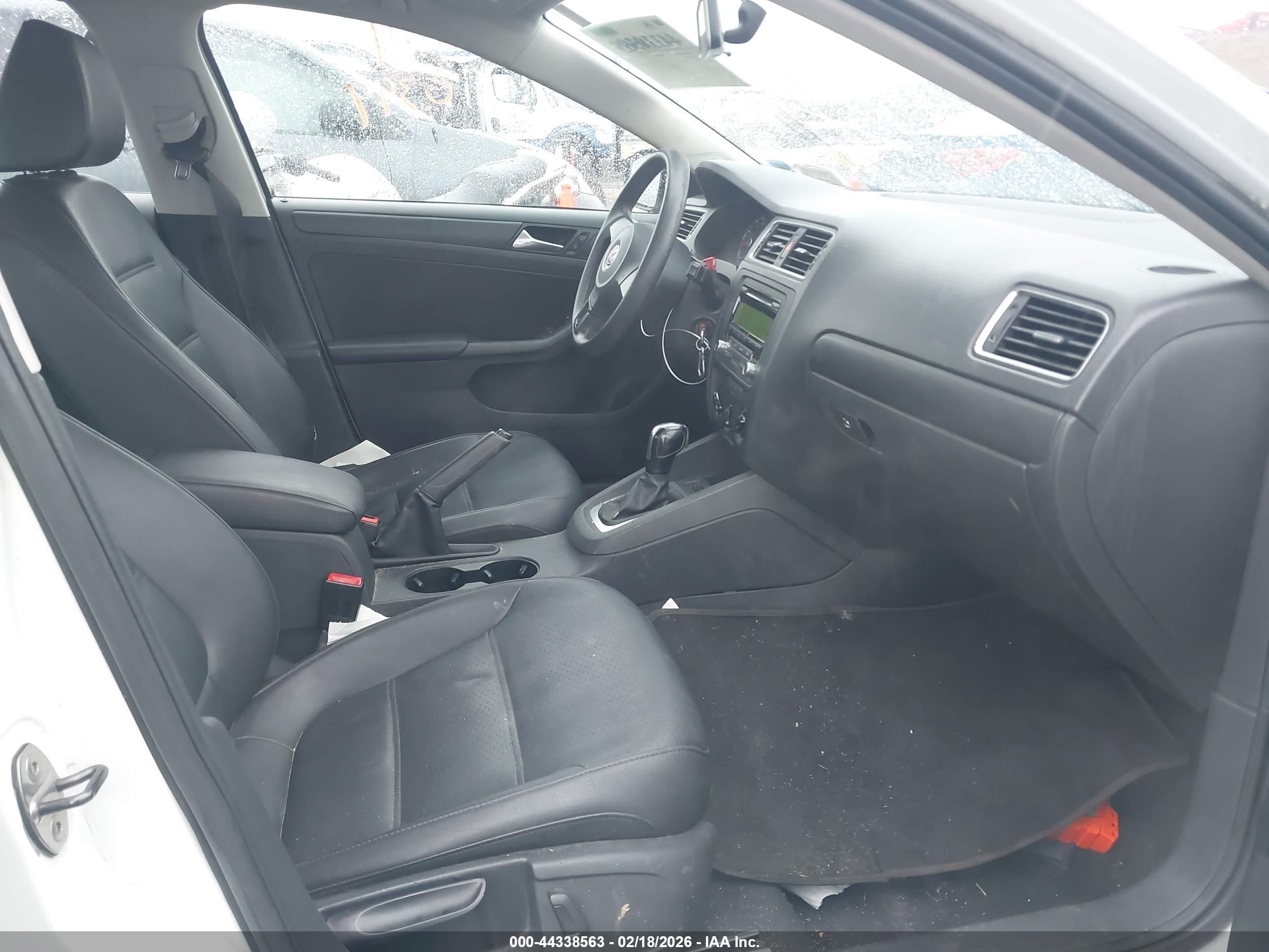 VOLKSWAGEN JETTA image 5