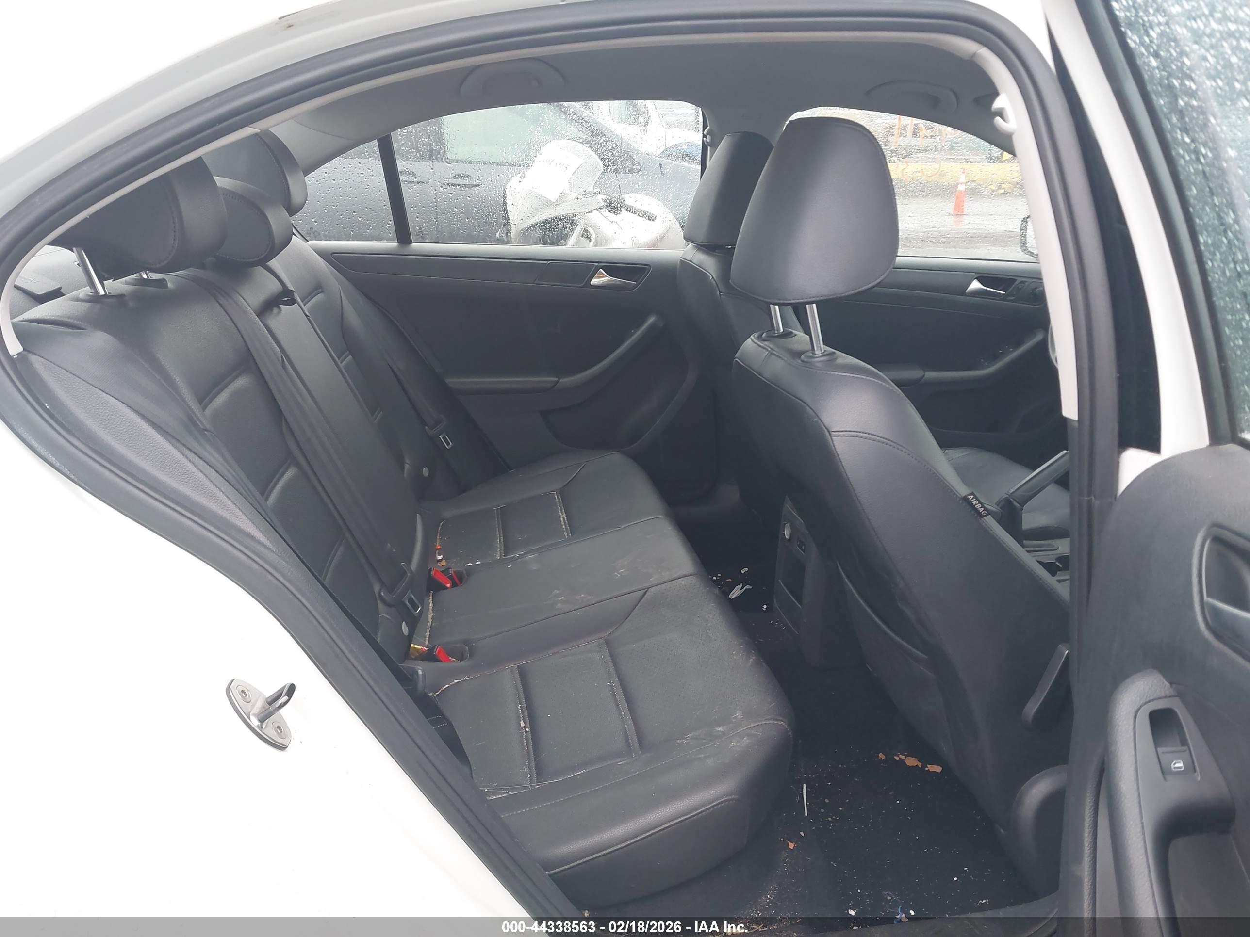 VOLKSWAGEN JETTA image 8