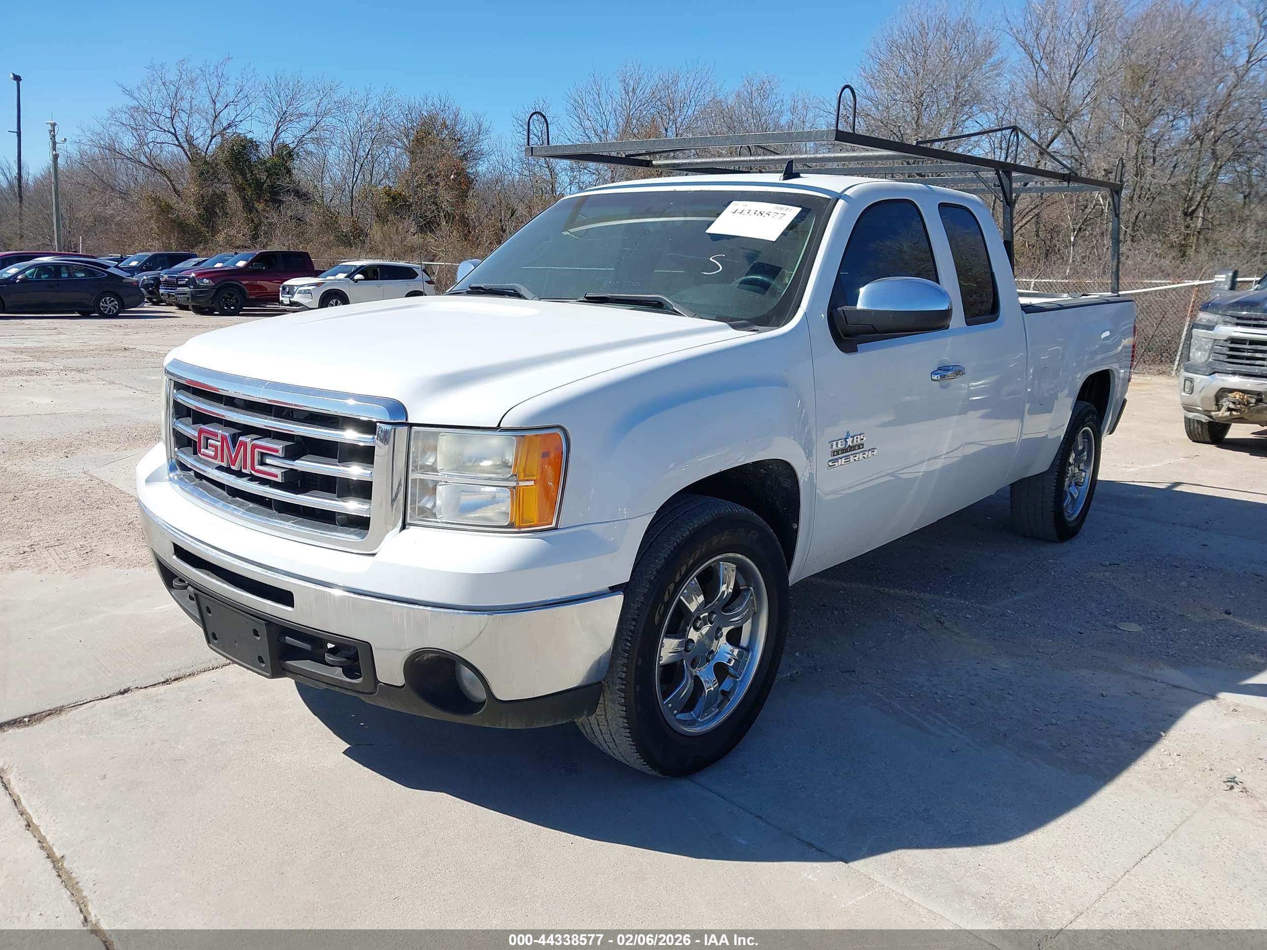 GMC SIERRA image 2