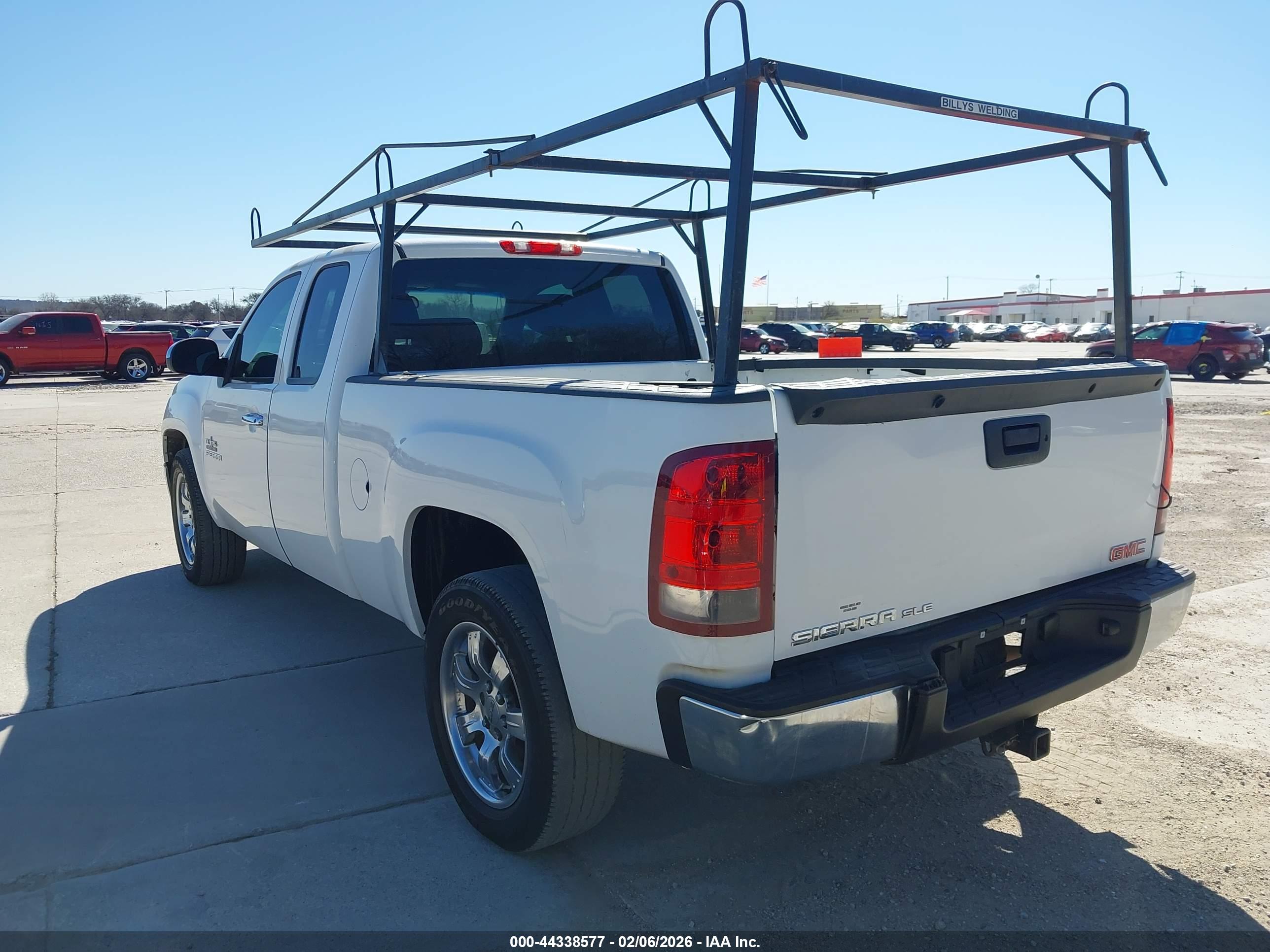GMC SIERRA image 3