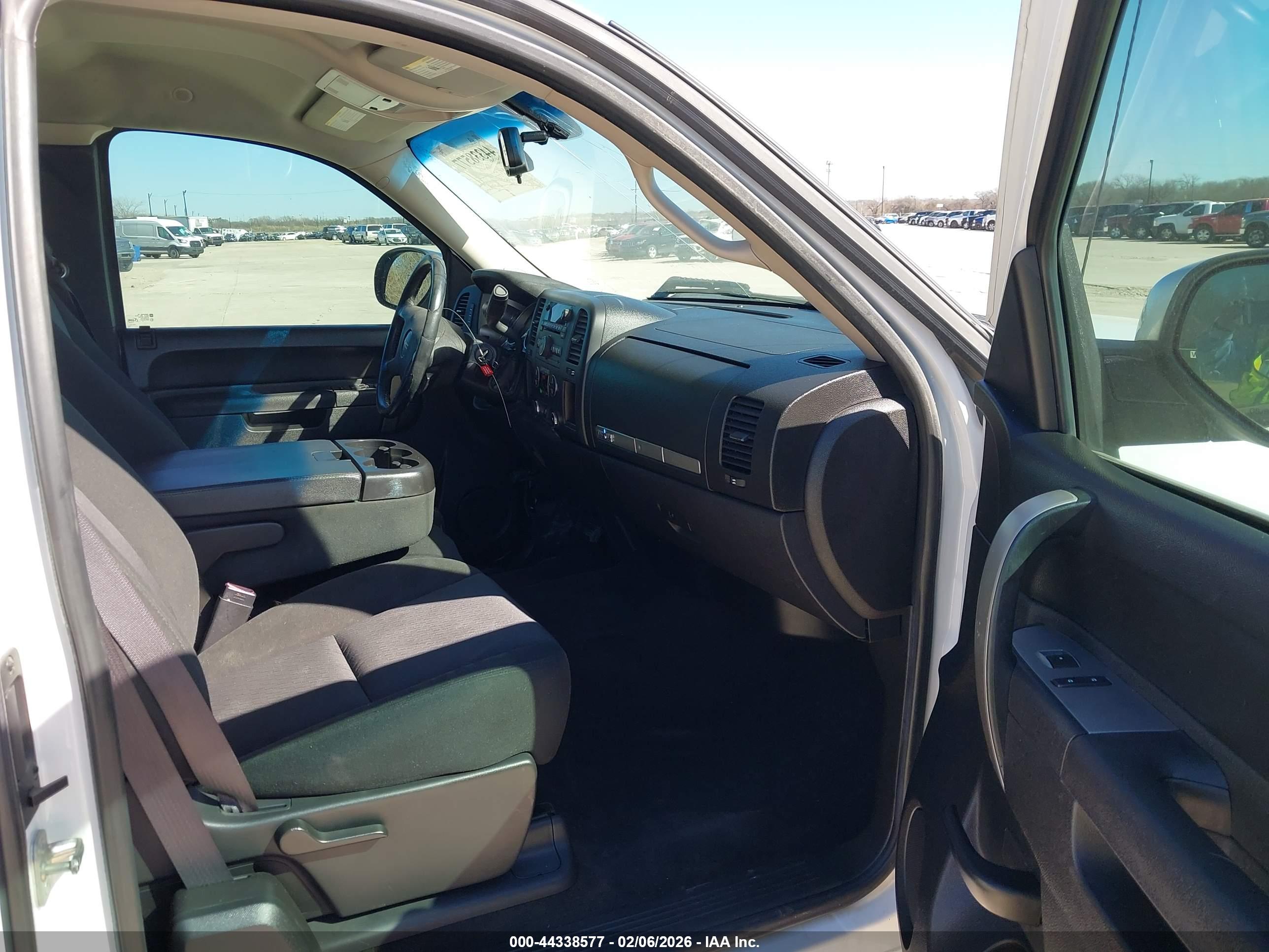 GMC SIERRA image 5
