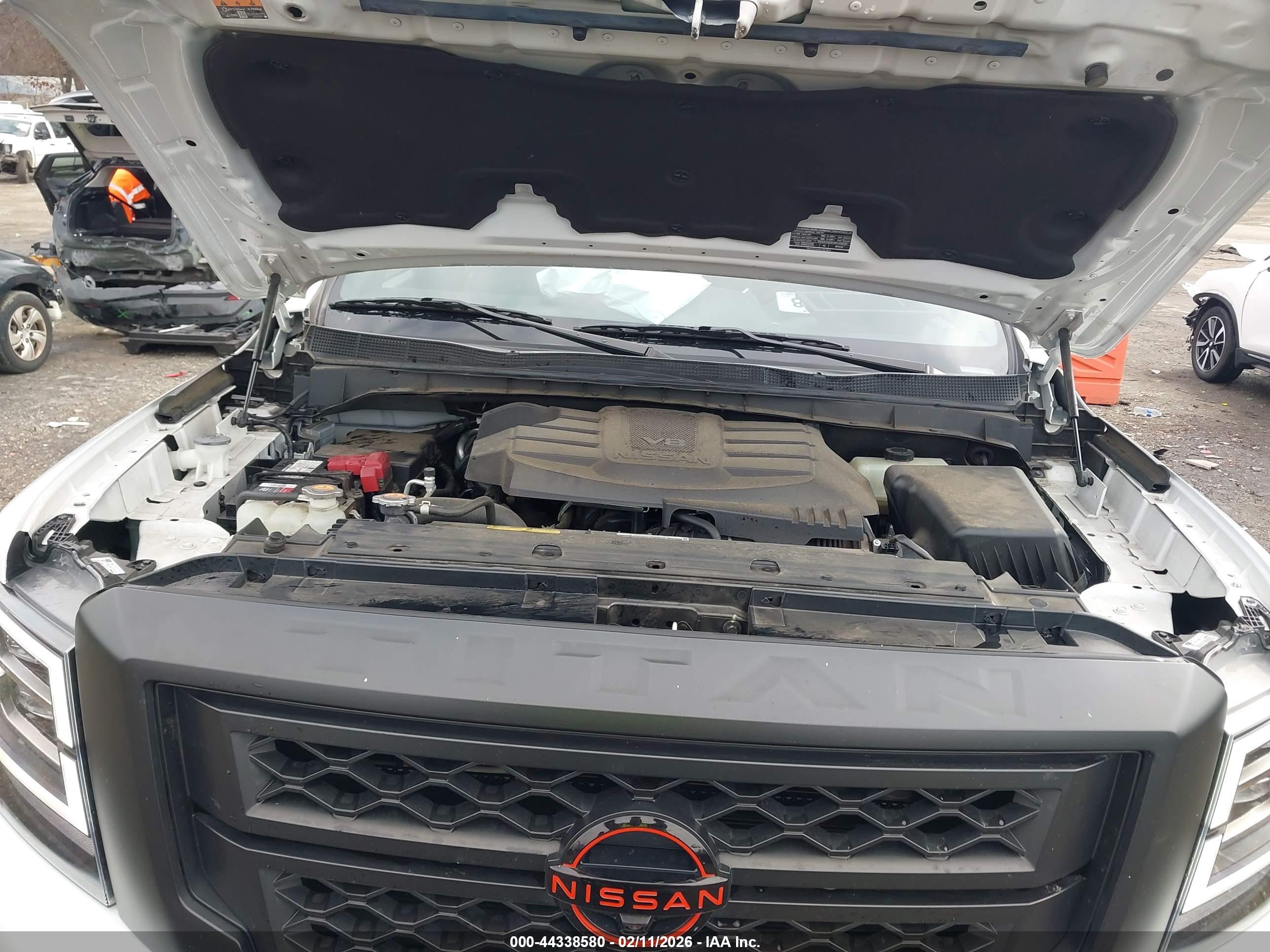 NISSAN TITAN image 10