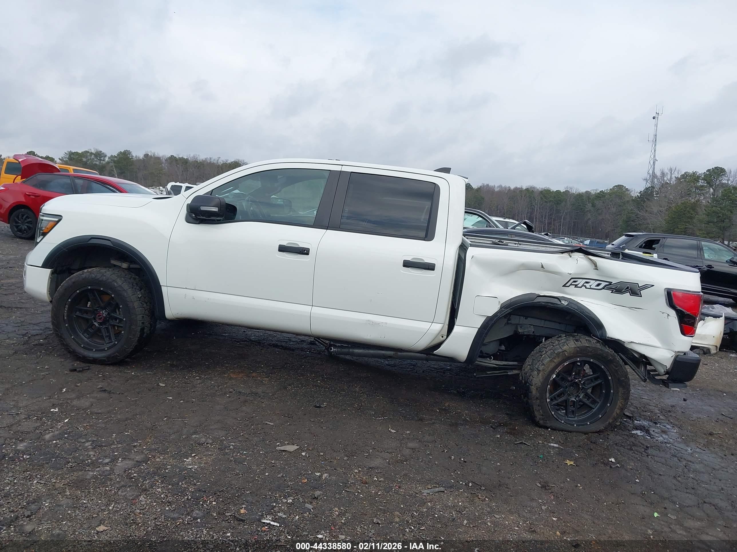 NISSAN TITAN image 6