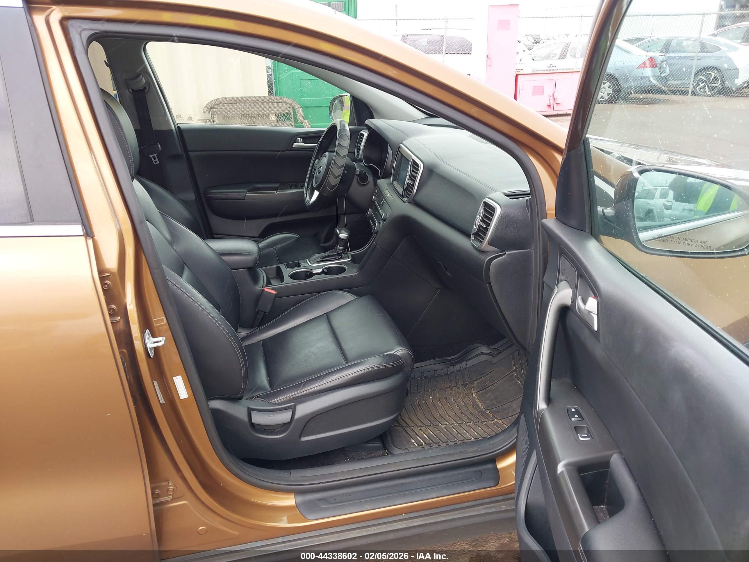 KIA SPORTAGE image 5