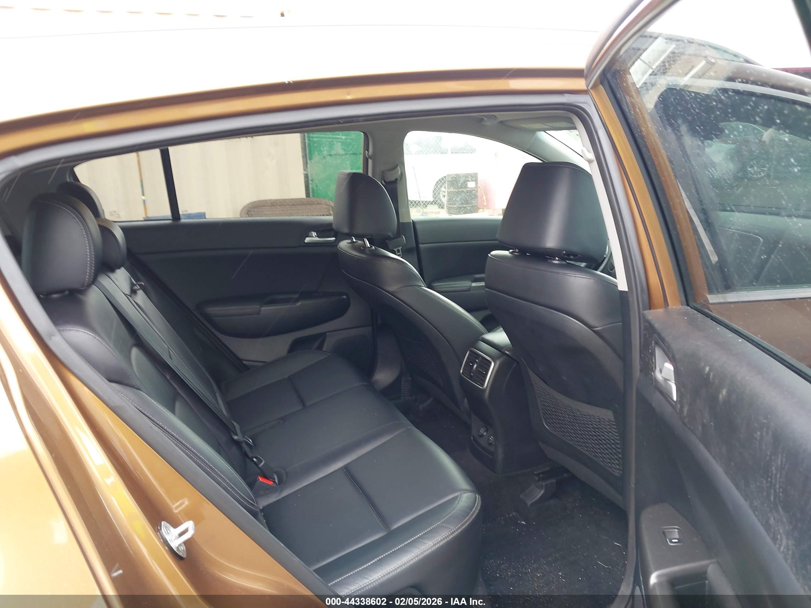 KIA SPORTAGE image 8