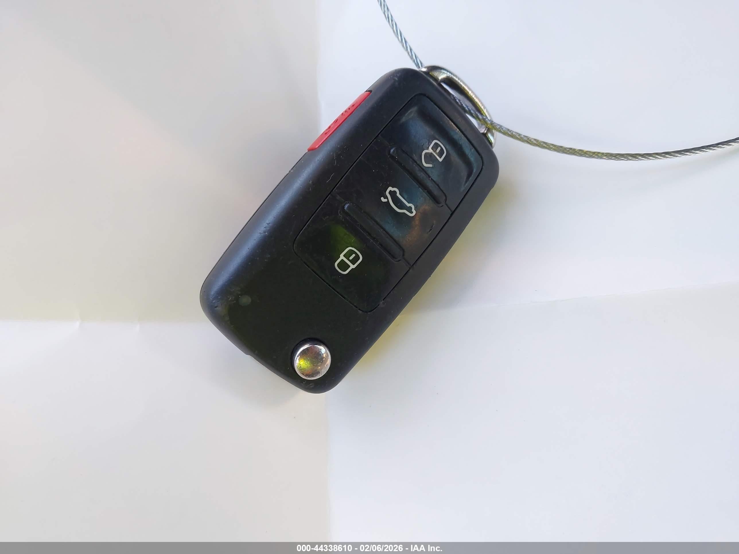 VOLKSWAGEN BEETLE image 11